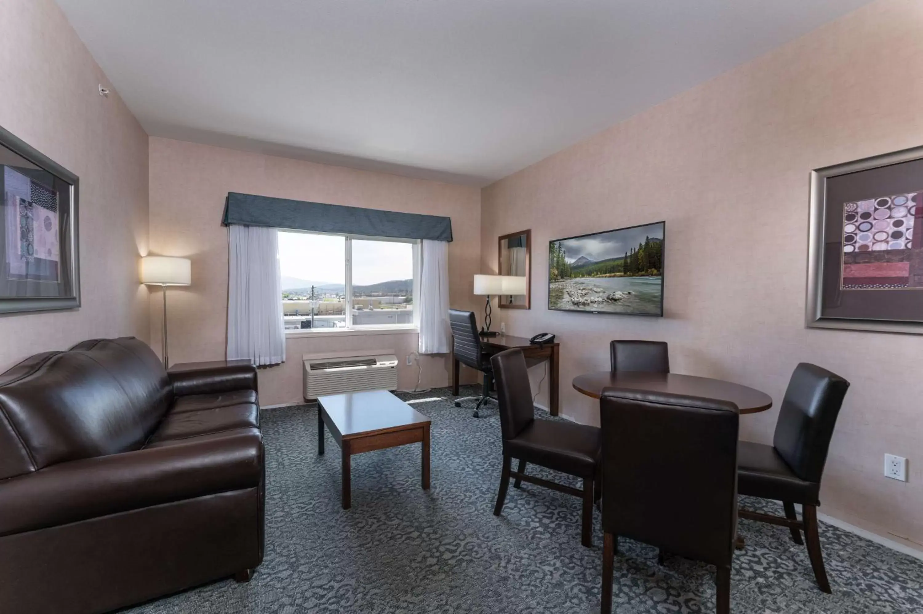 Bedroom, Seating Area in Best Western Cranbrook Hotel