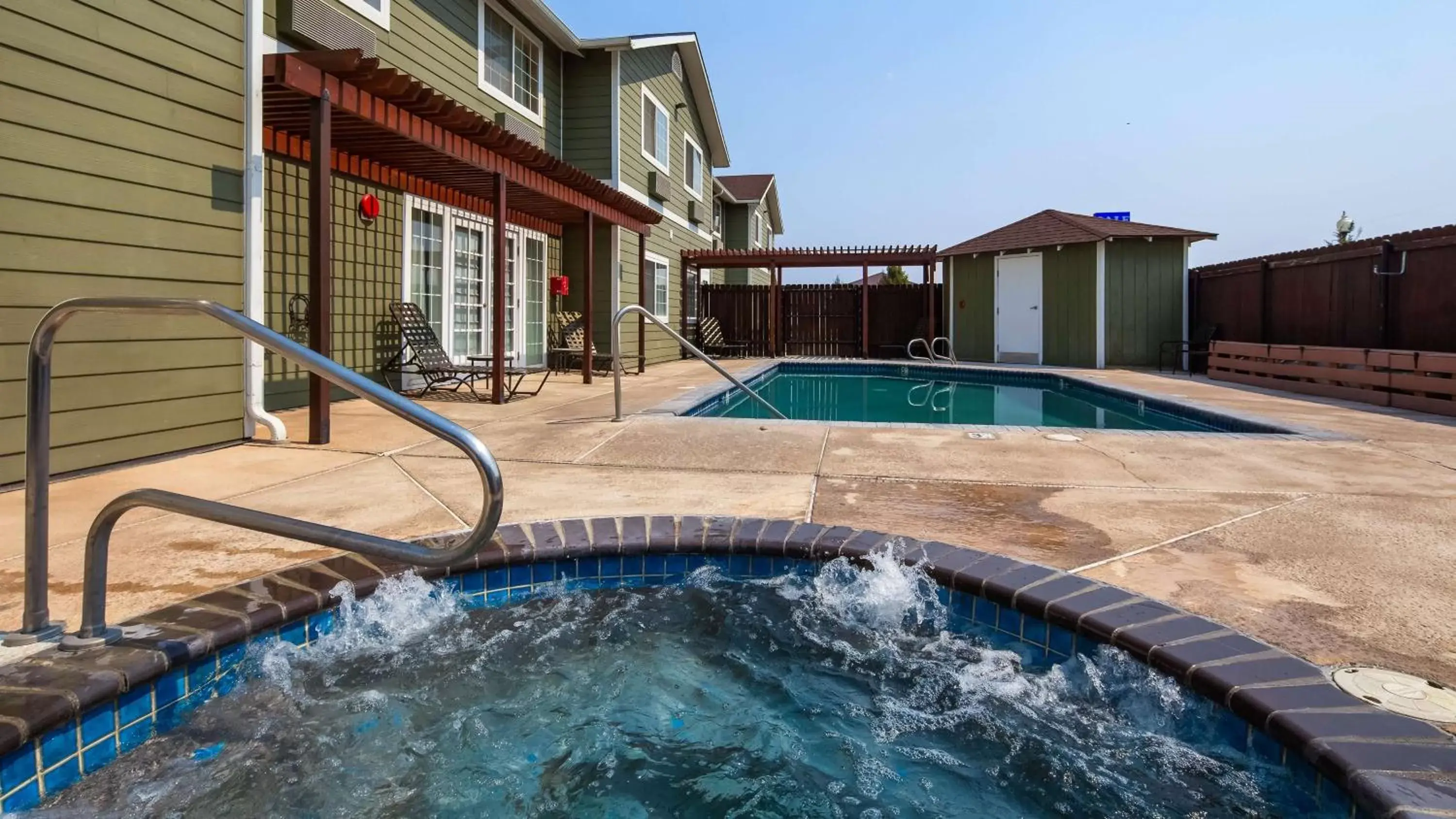 Pool view, Swimming Pool in Best Western Plus The Inn at Horse Heaven