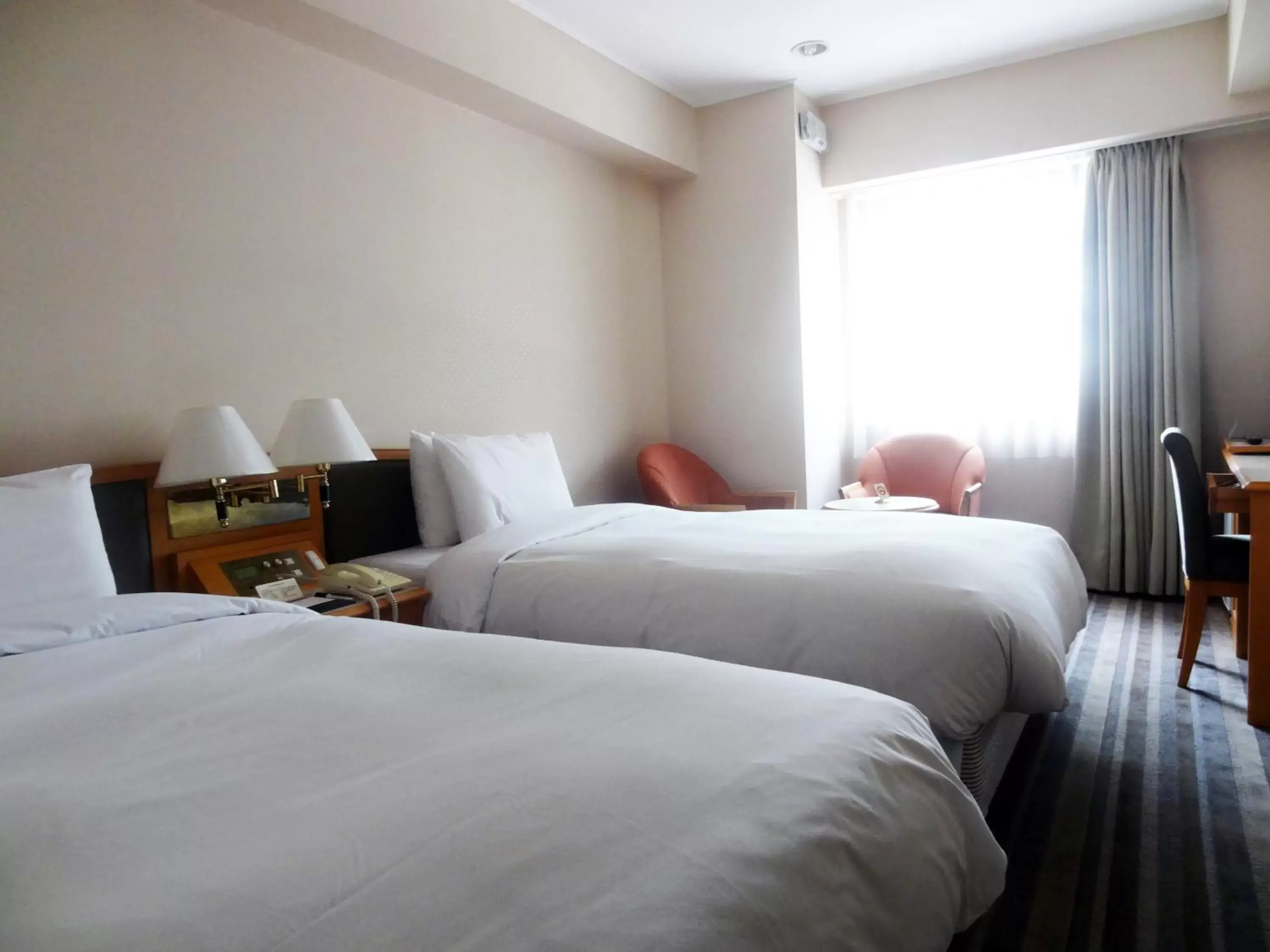 Photo of the whole room, Bed in Hotel Sunroute Taipei