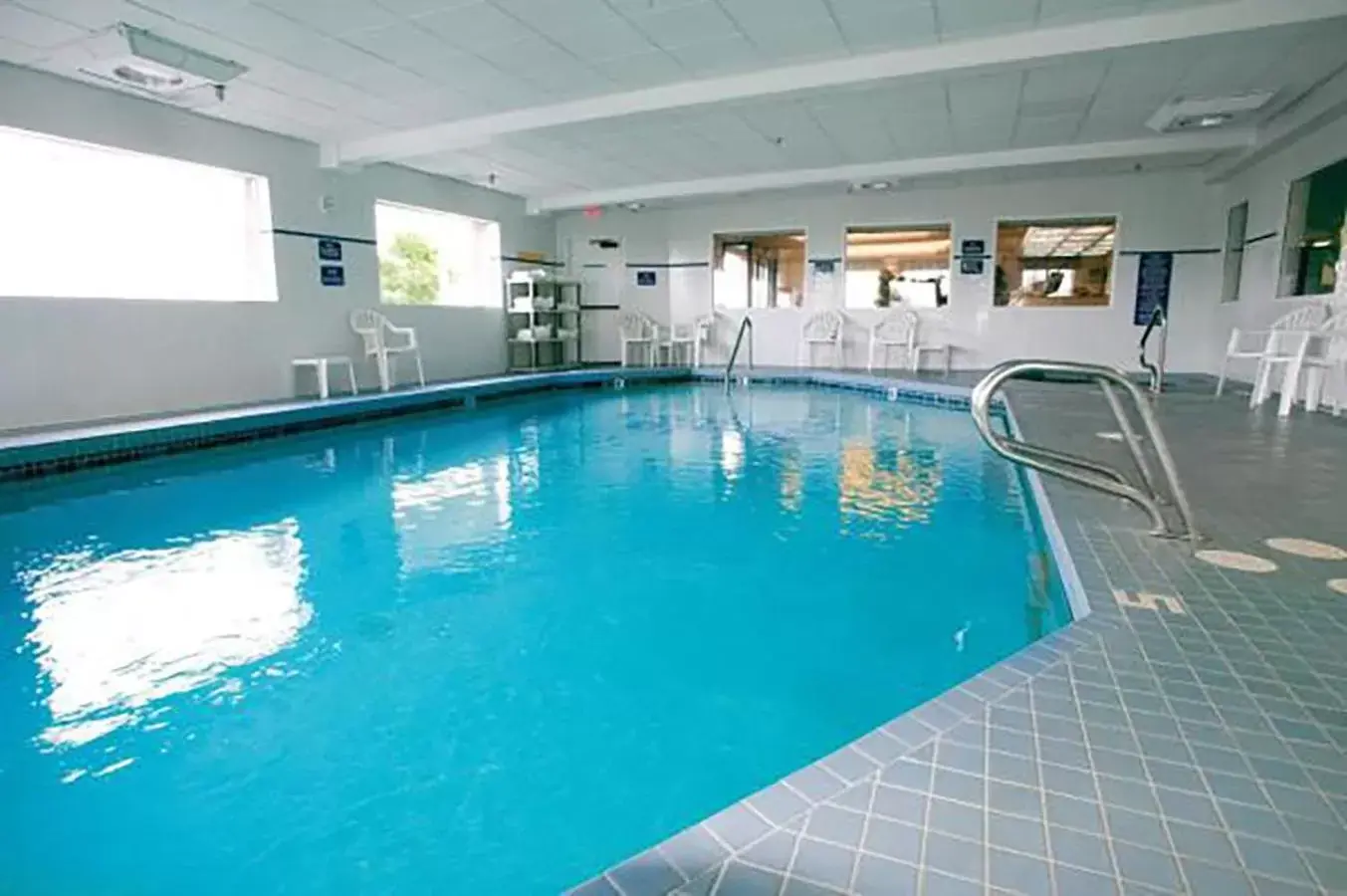 Spring, Swimming Pool in Shilo Inn Suites Warrenton