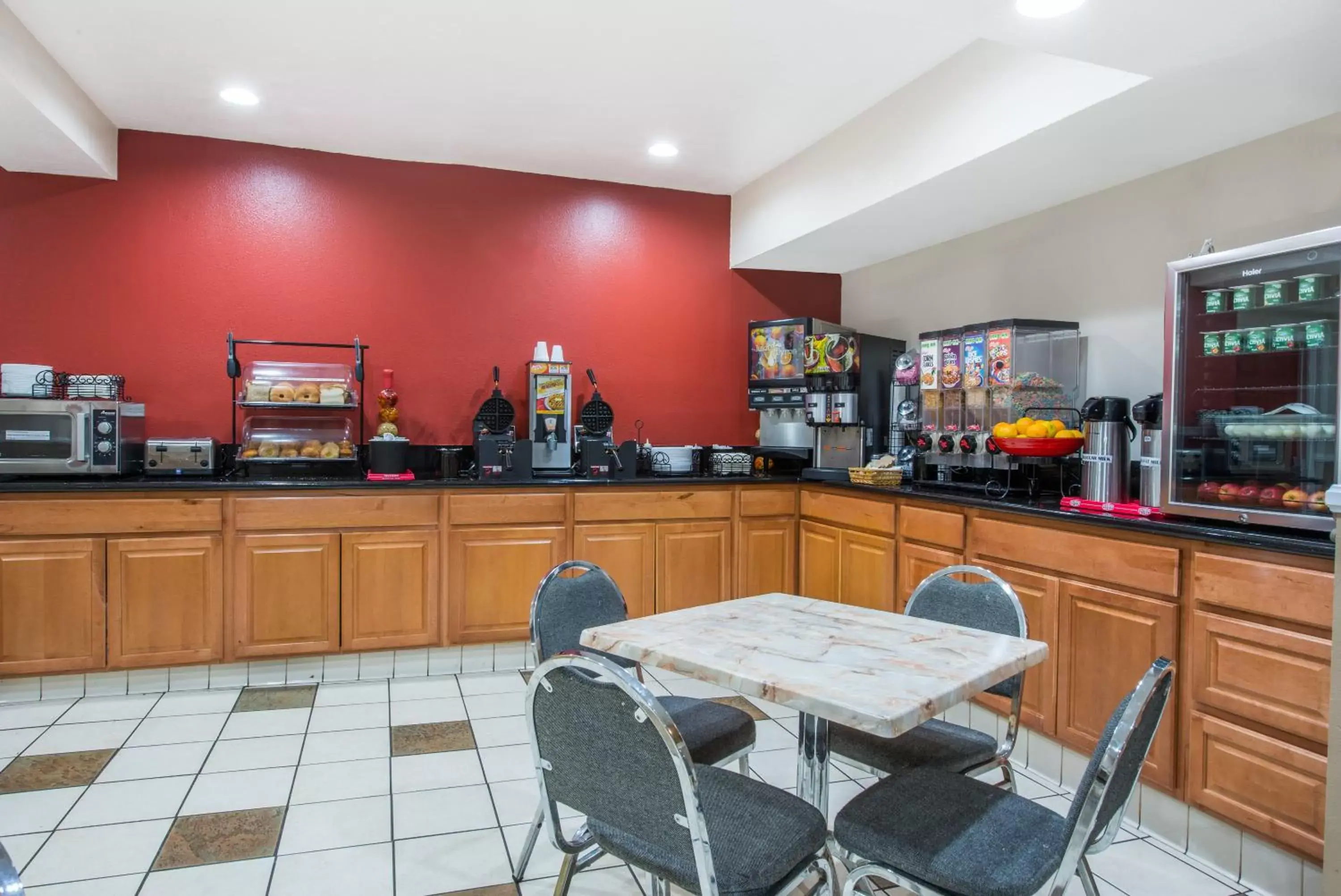 Buffet breakfast, Restaurant/Places to Eat in Ramada by Wyndham San Diego Airport