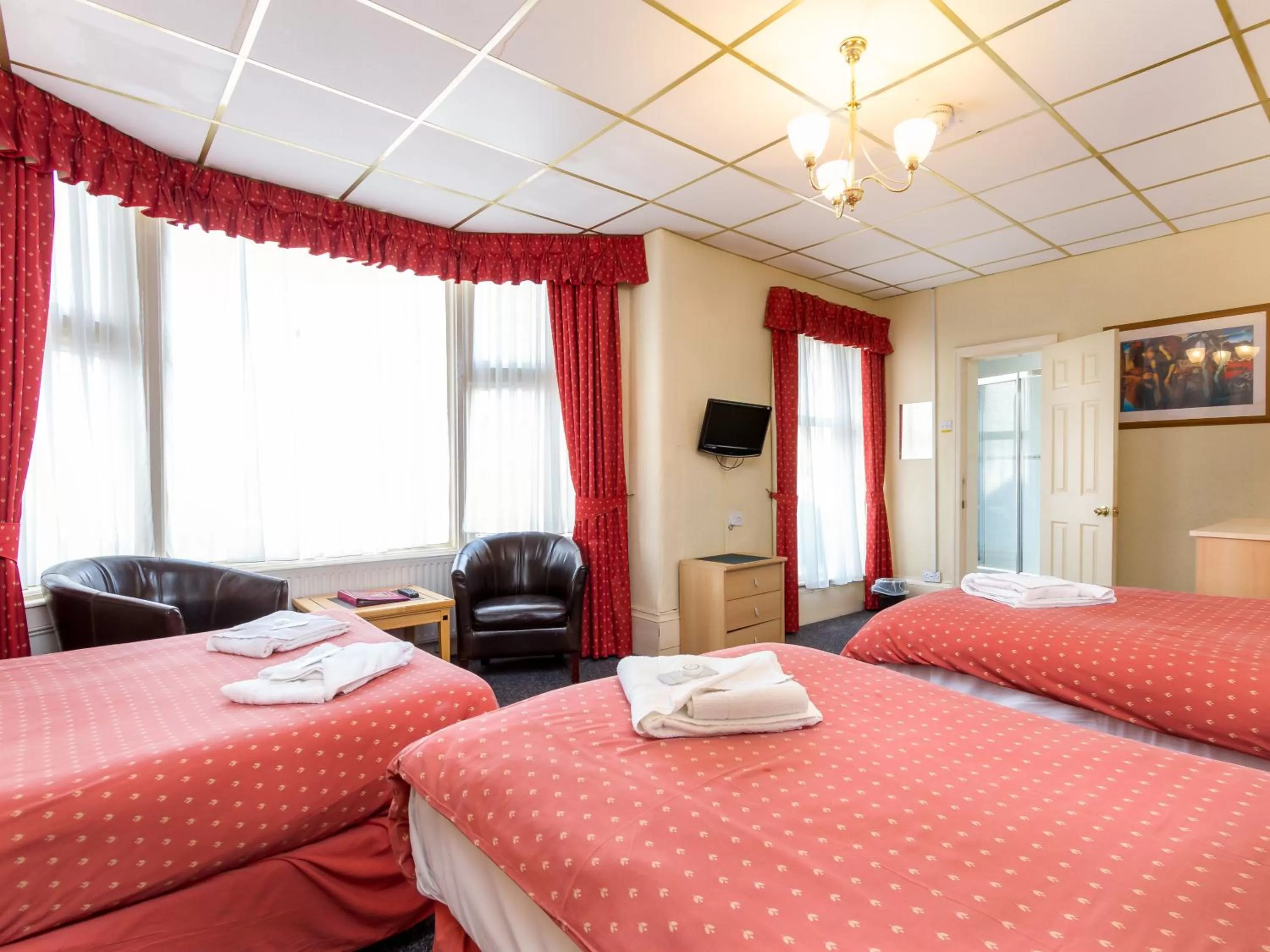 Bedroom, Bed in Oak Lea Hotel