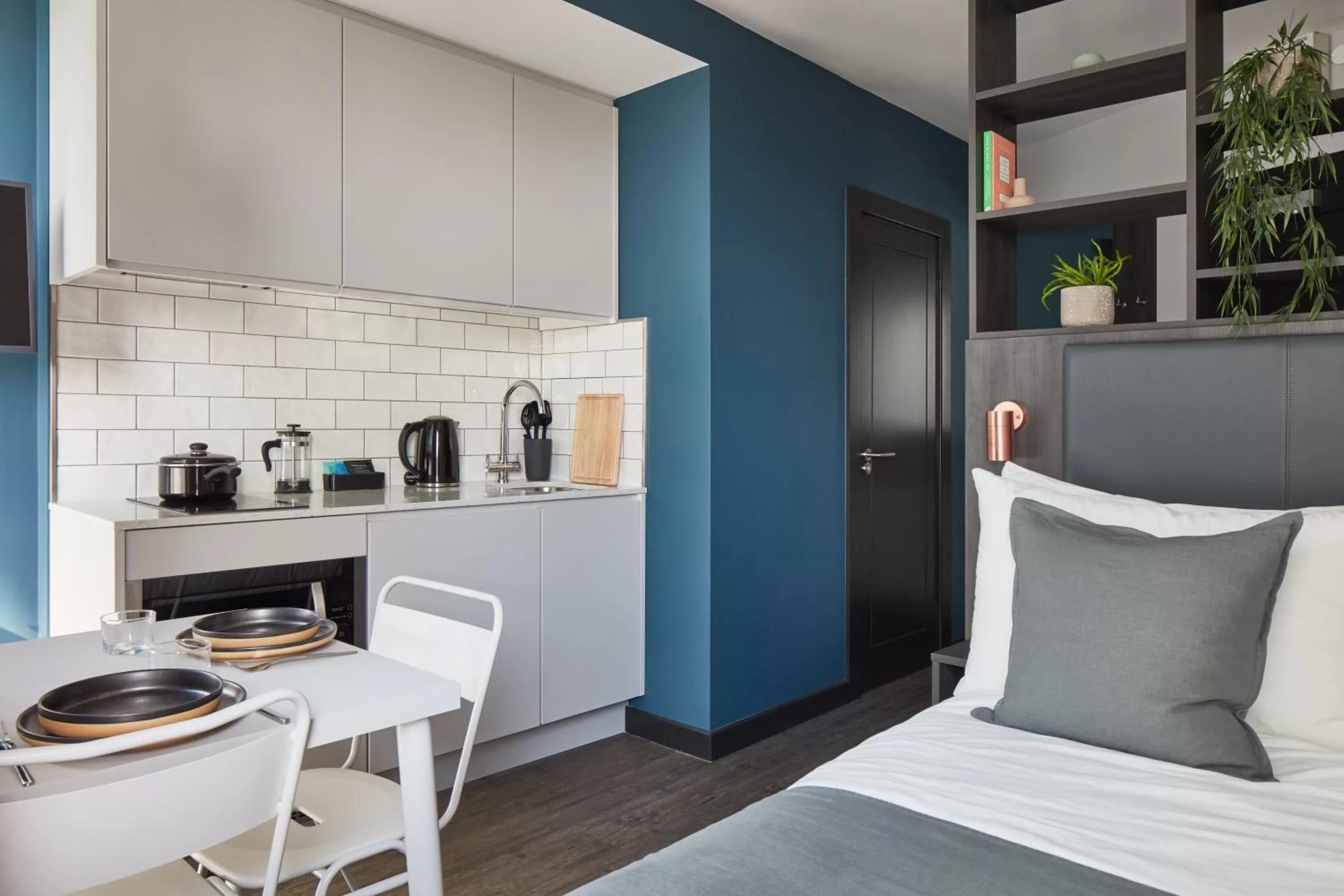 Kitchen or kitchenette, Bed in ARK Canary Wharf