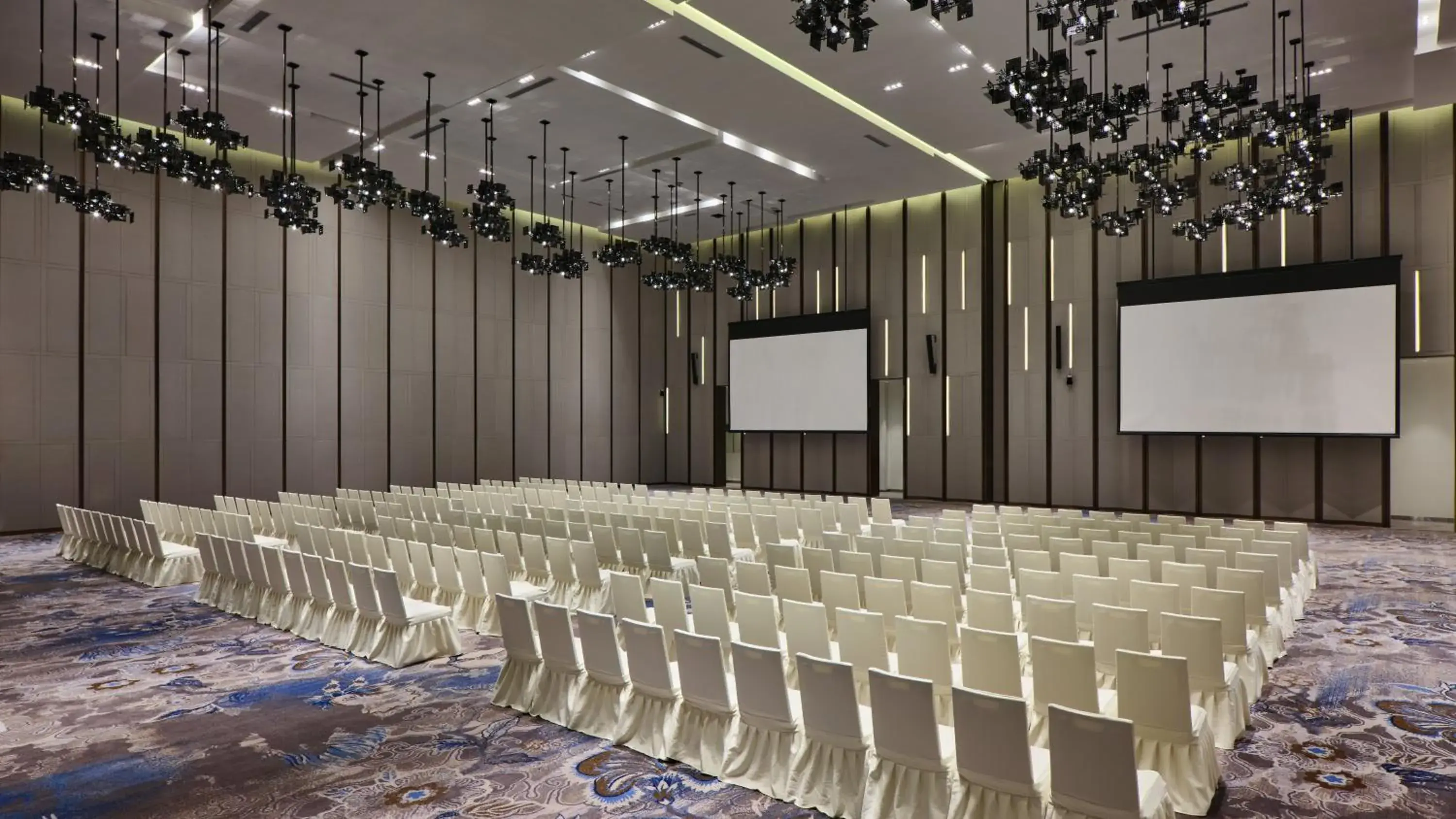 Banquet/Function facilities, Banquet Facilities in Crowne Plaza Wuhan Development Zone, an IHG Hotel