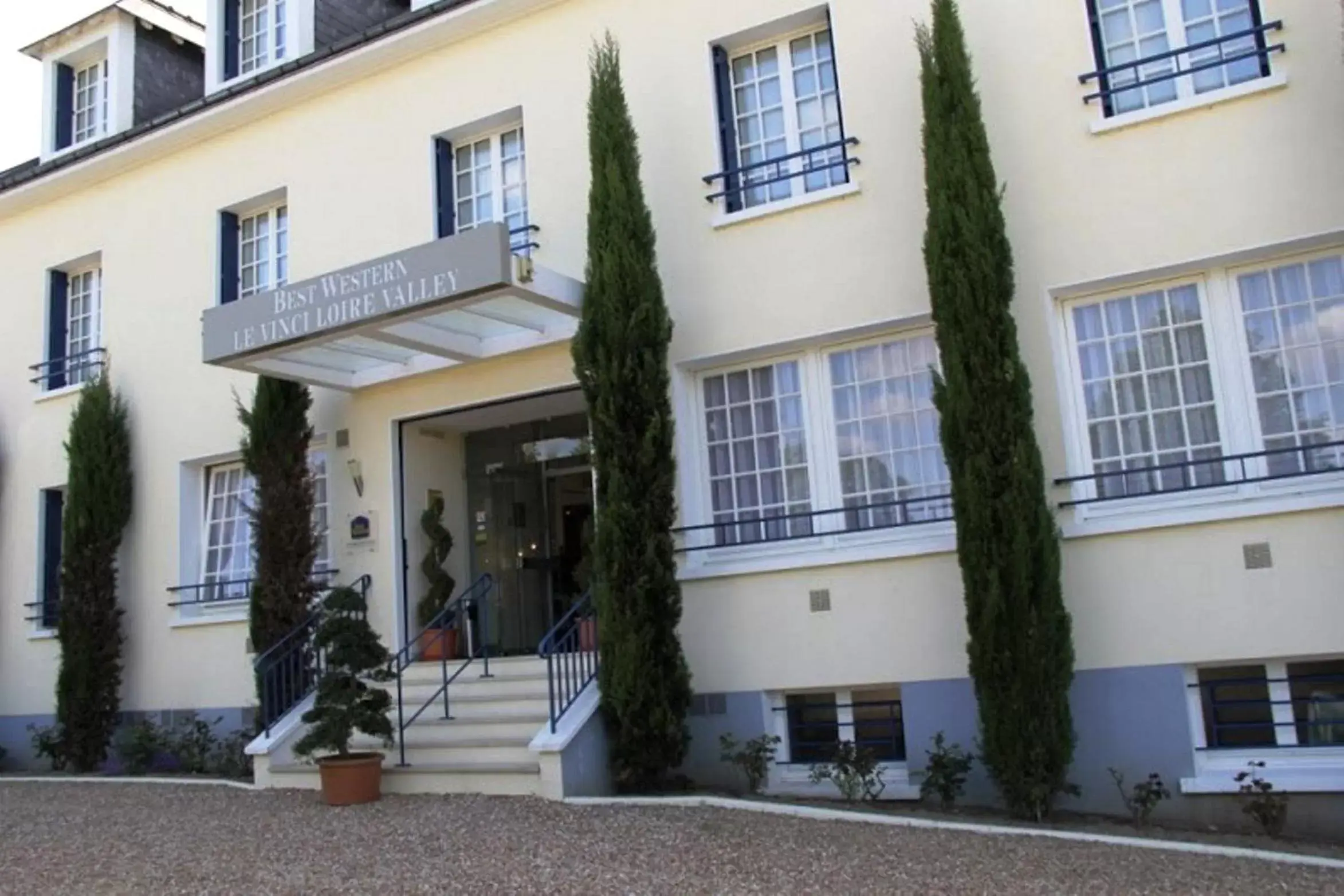 Facade/entrance, Property Building in Best Western Le Vinci Loire Valley