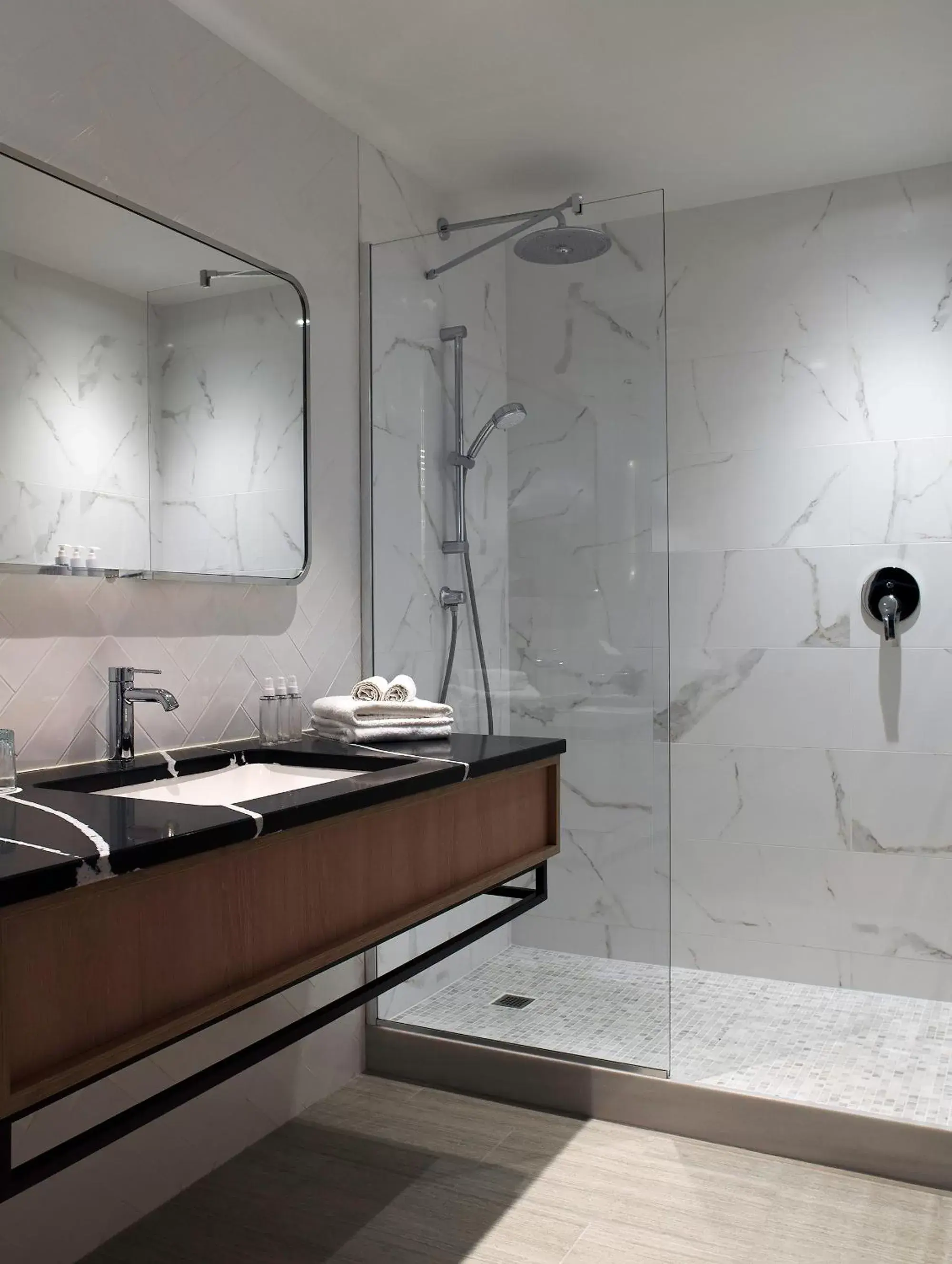 Shower, Bathroom in Paris Marriott Opera Ambassador Hotel