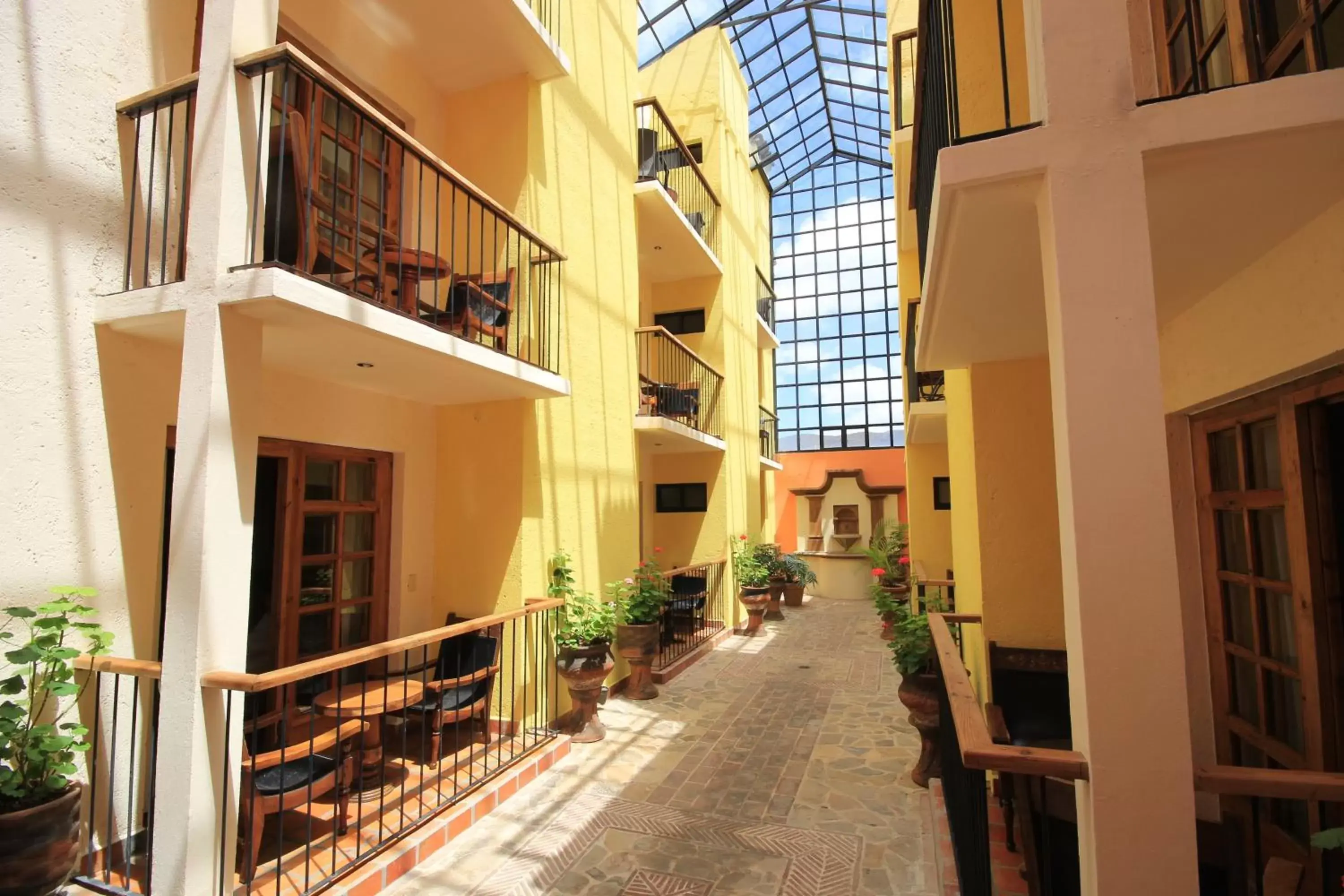 Facade/entrance, Property Building in Hotel Diego de Mazariegos