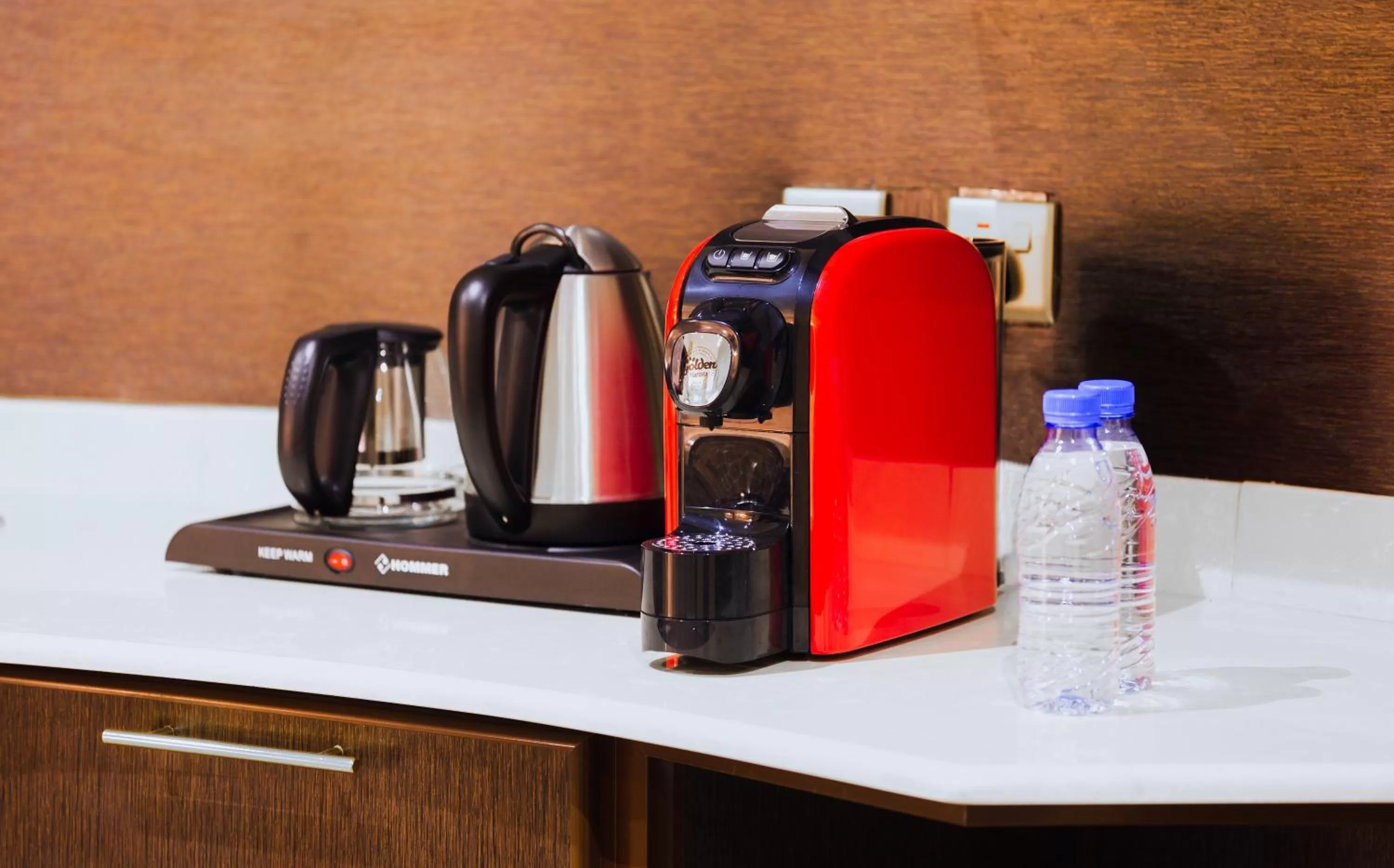 Coffee/tea facilities in Golden Ship Hotel
