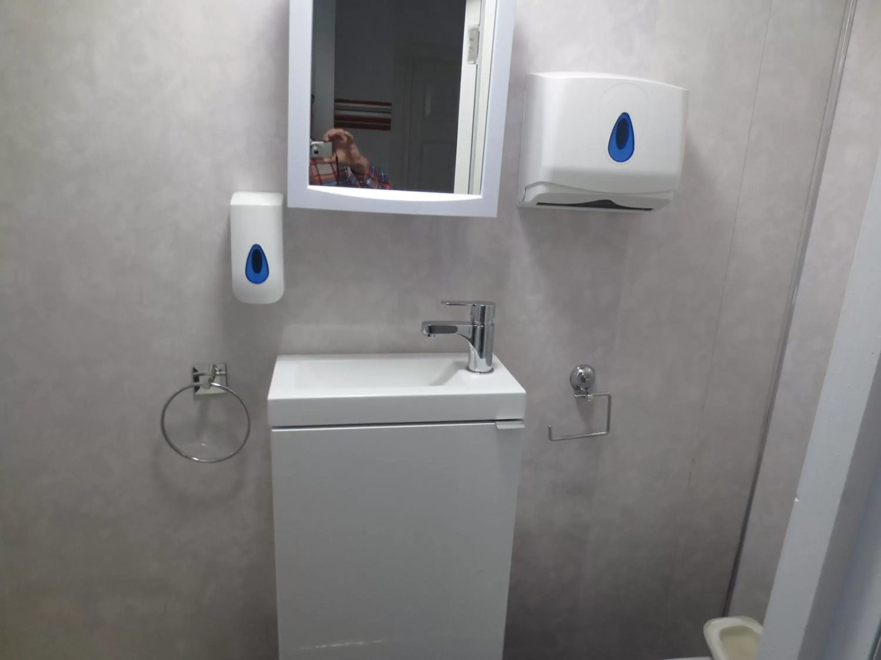 Triple Room with Private Bathroom in The Salendine Triple Room with Private Bathroom in The Salendine
