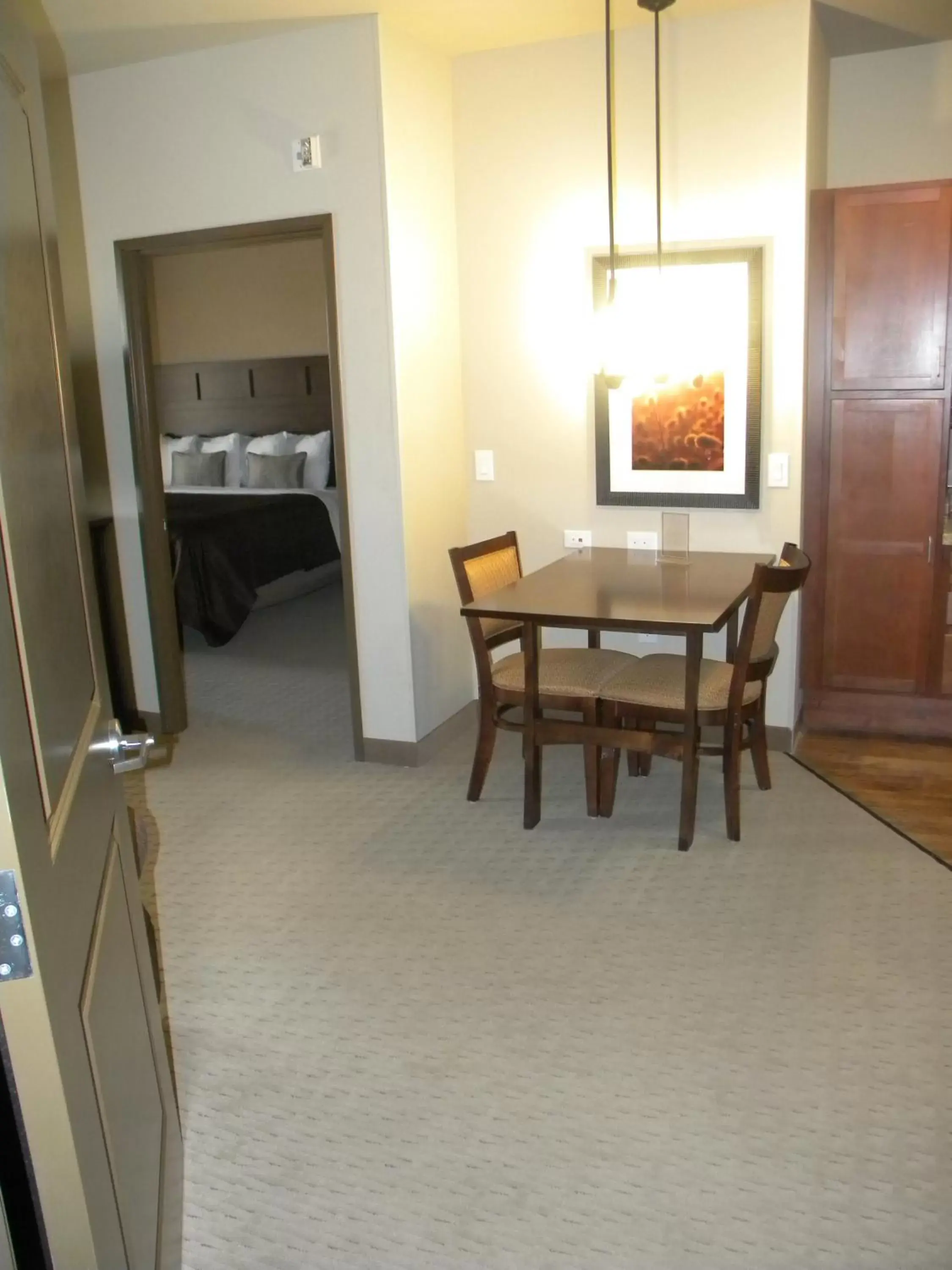 Dining Area in Teddy's Residential Suites Watford City