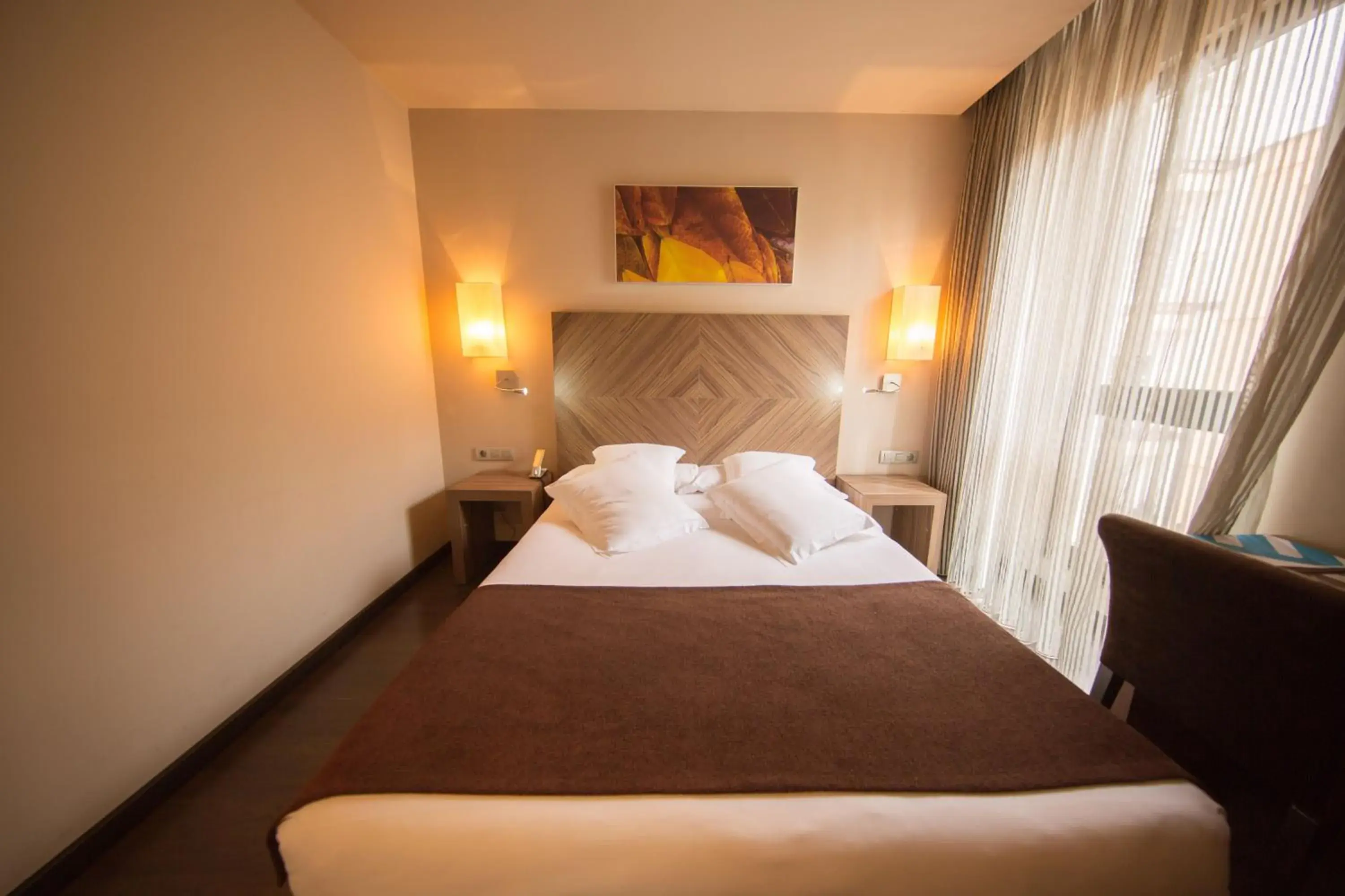 Property building, Bed in Hotel Aroi Ponferrada