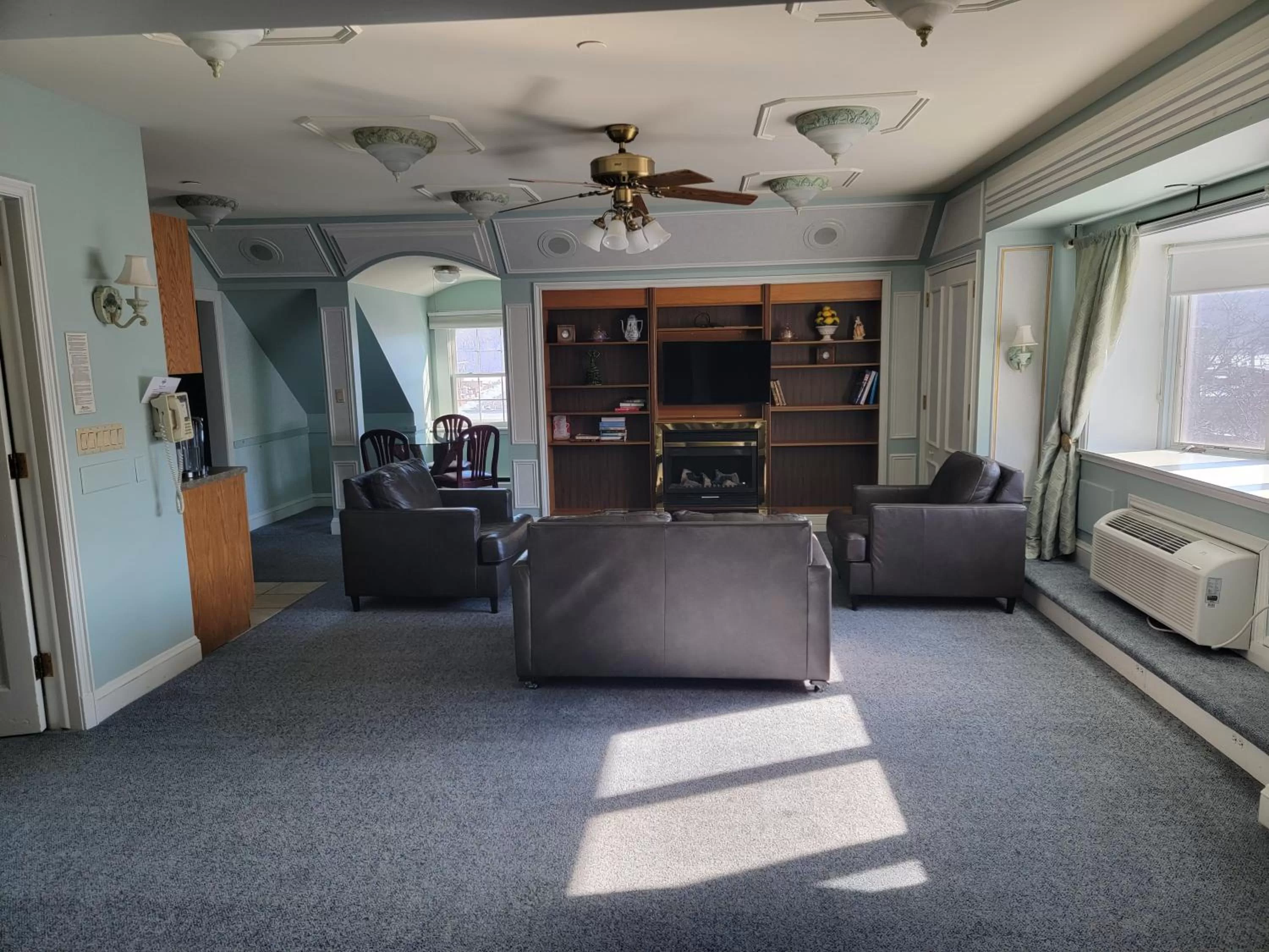 TV and multimedia in Lowell Inn