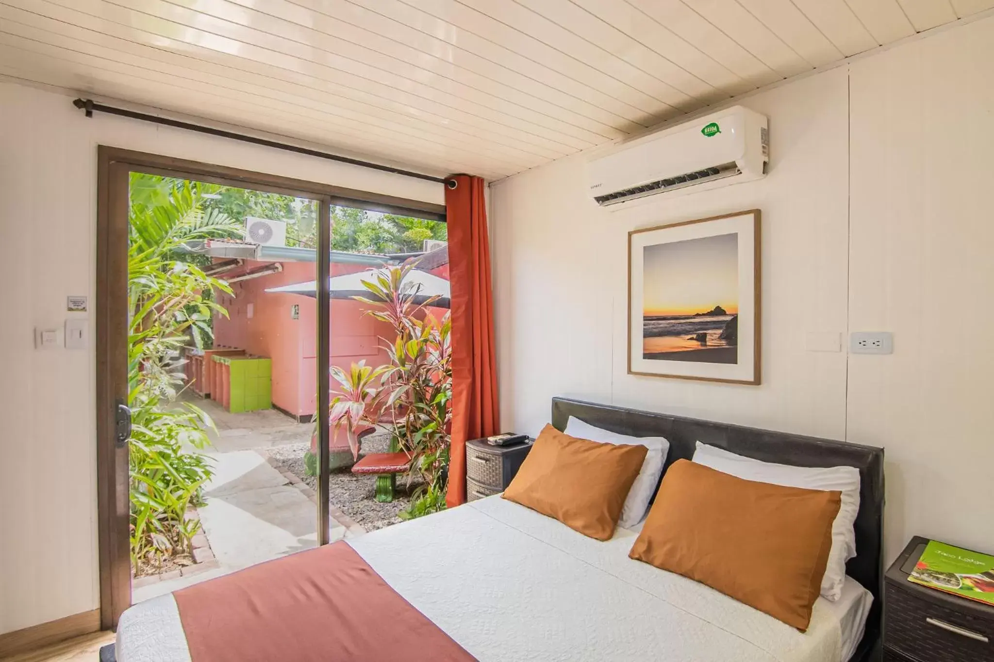 Mini Double Room in Jaco Lodge Quiet Place