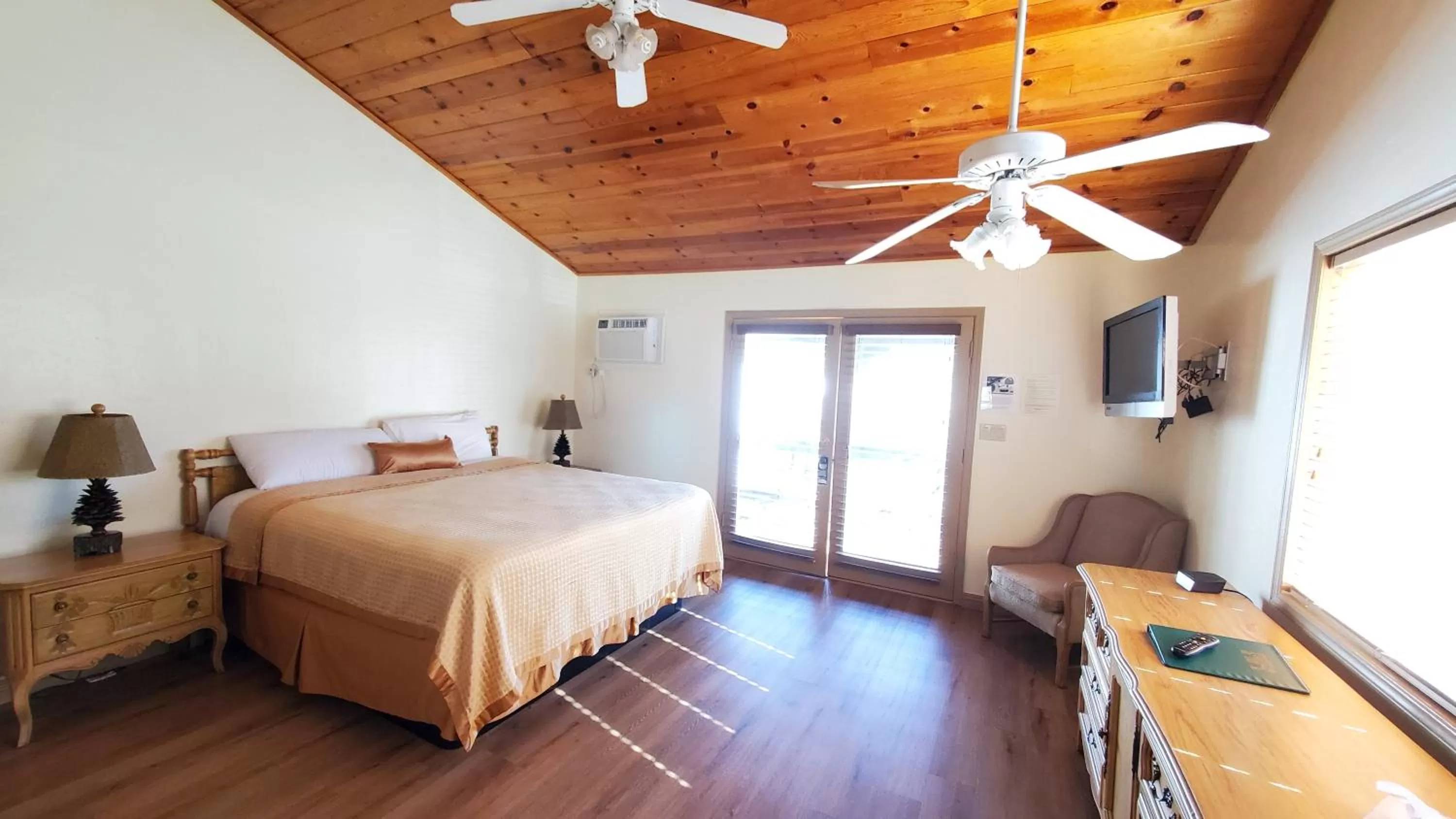 Bed in Kernville Inn