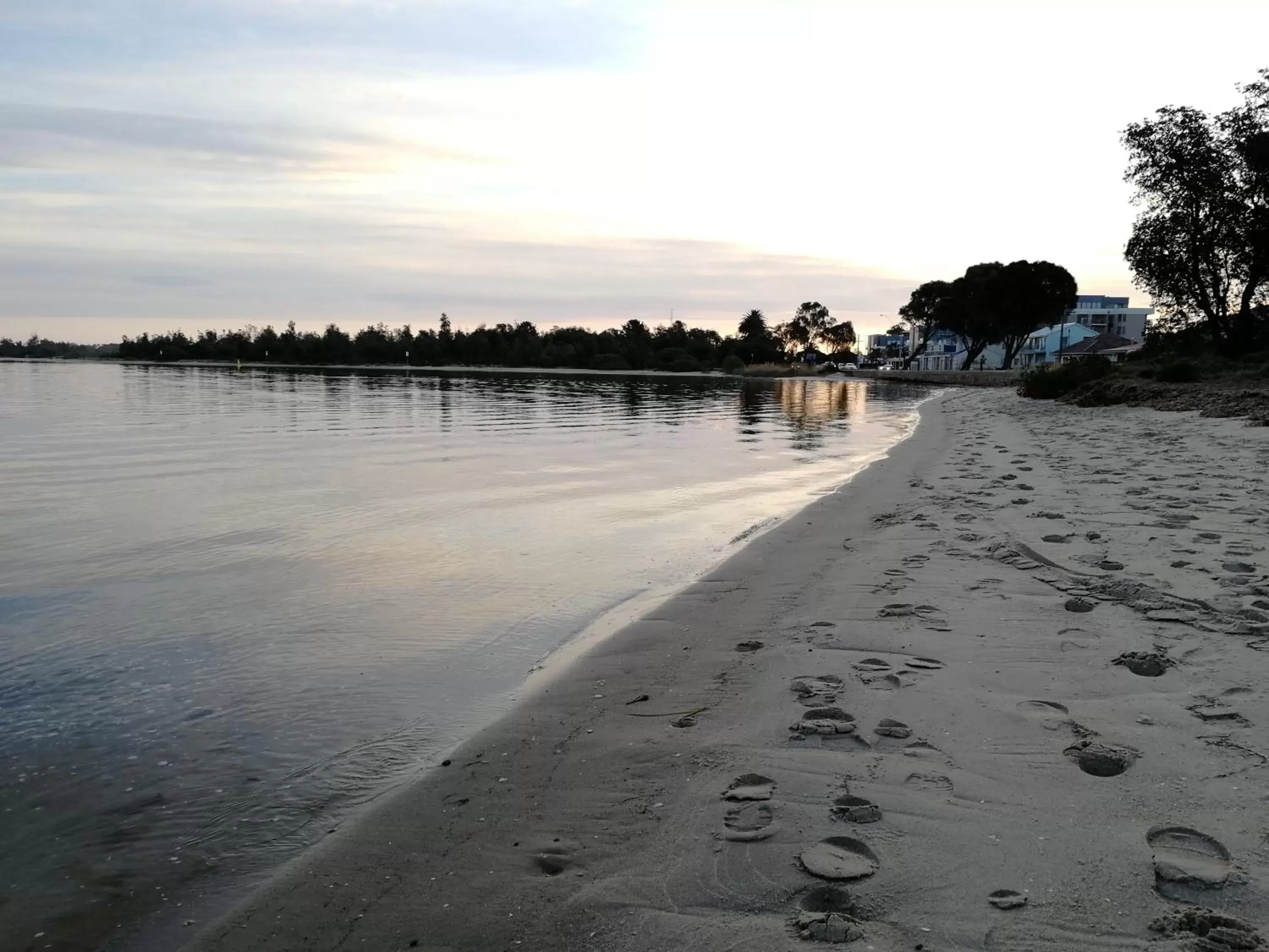 Lake view, Beach in Banjo Paterson Motor Inn