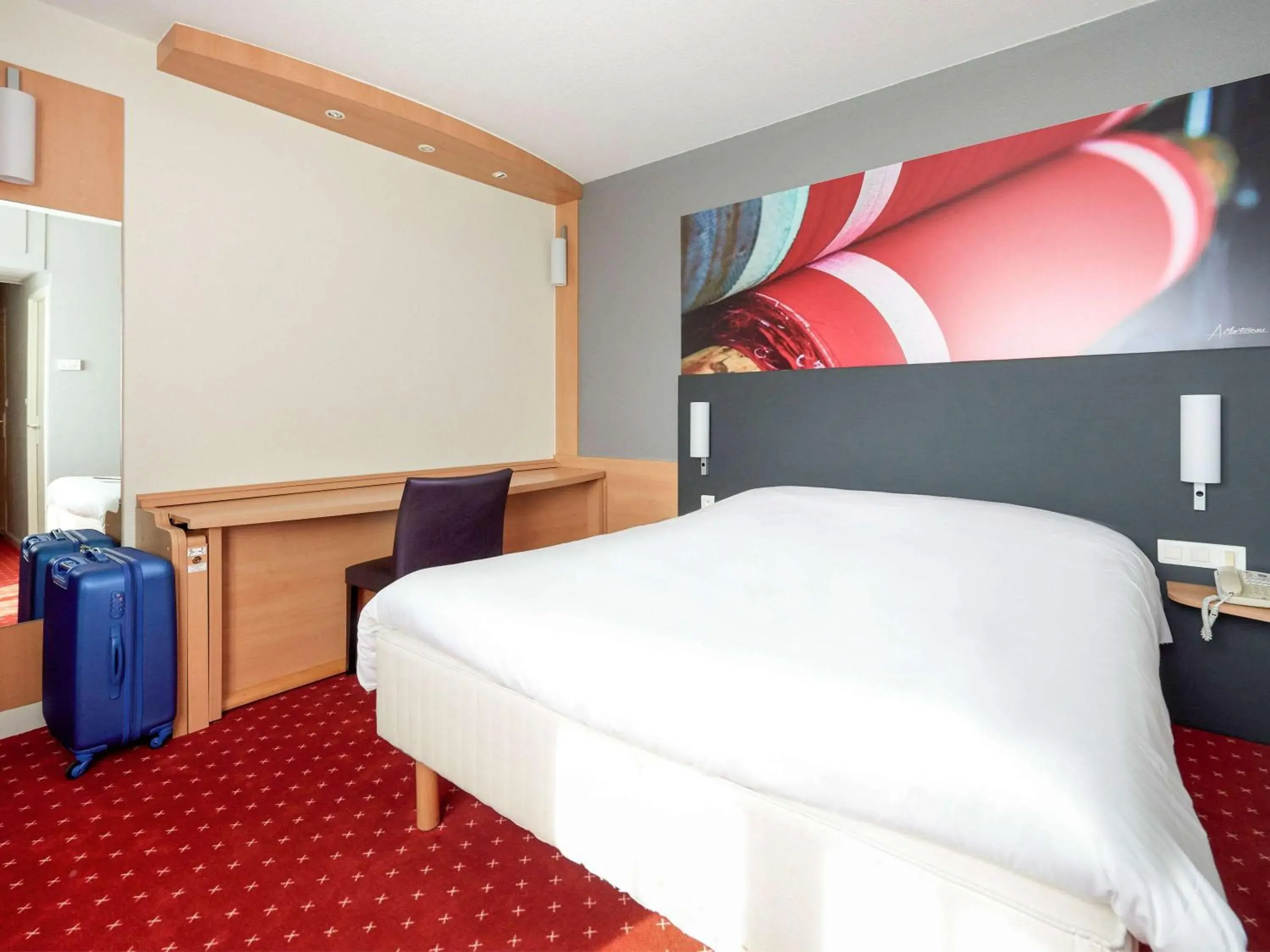 Photo of the whole room, Bed in ibis Cholet