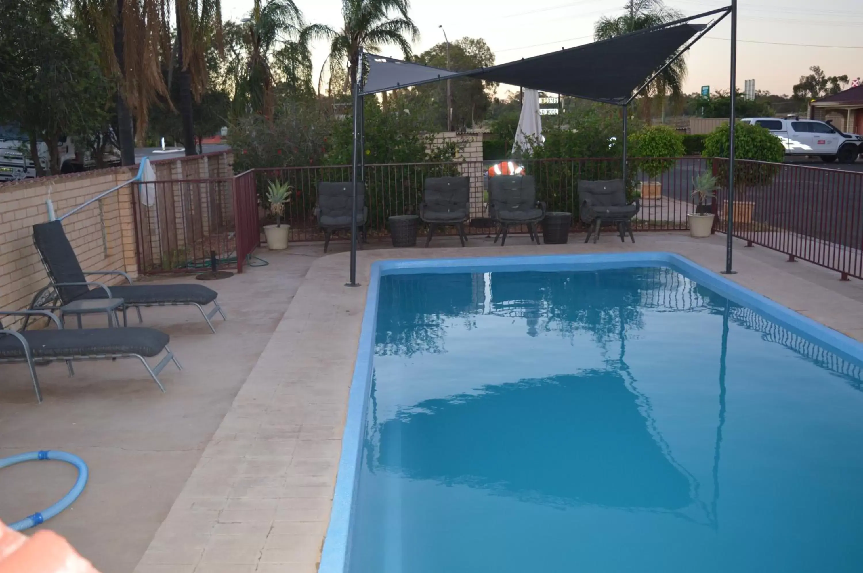 Swimming Pool in Alamo Motor Inn