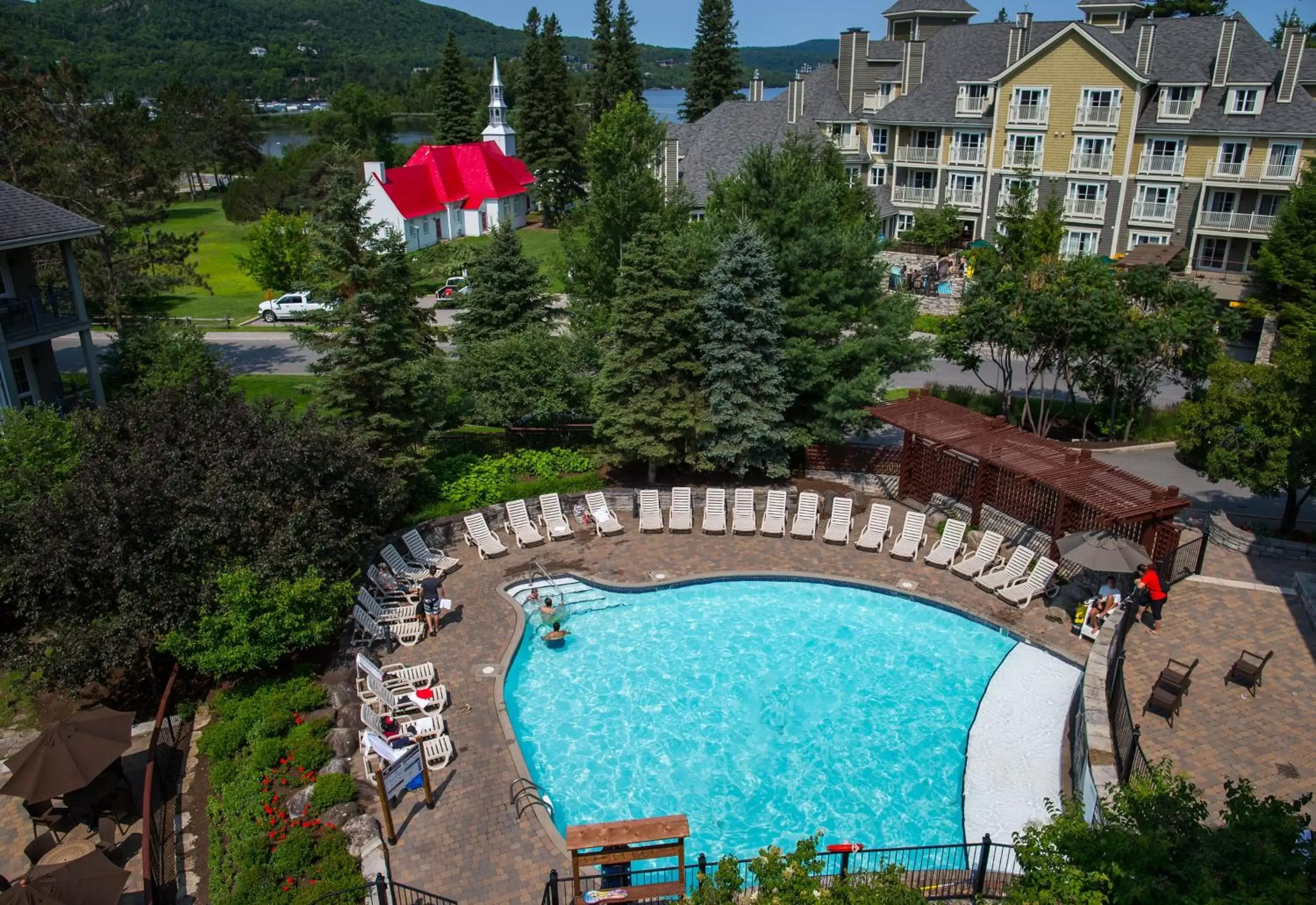 Swimming pool, Bird's-eye View in Tour des Voyageurs