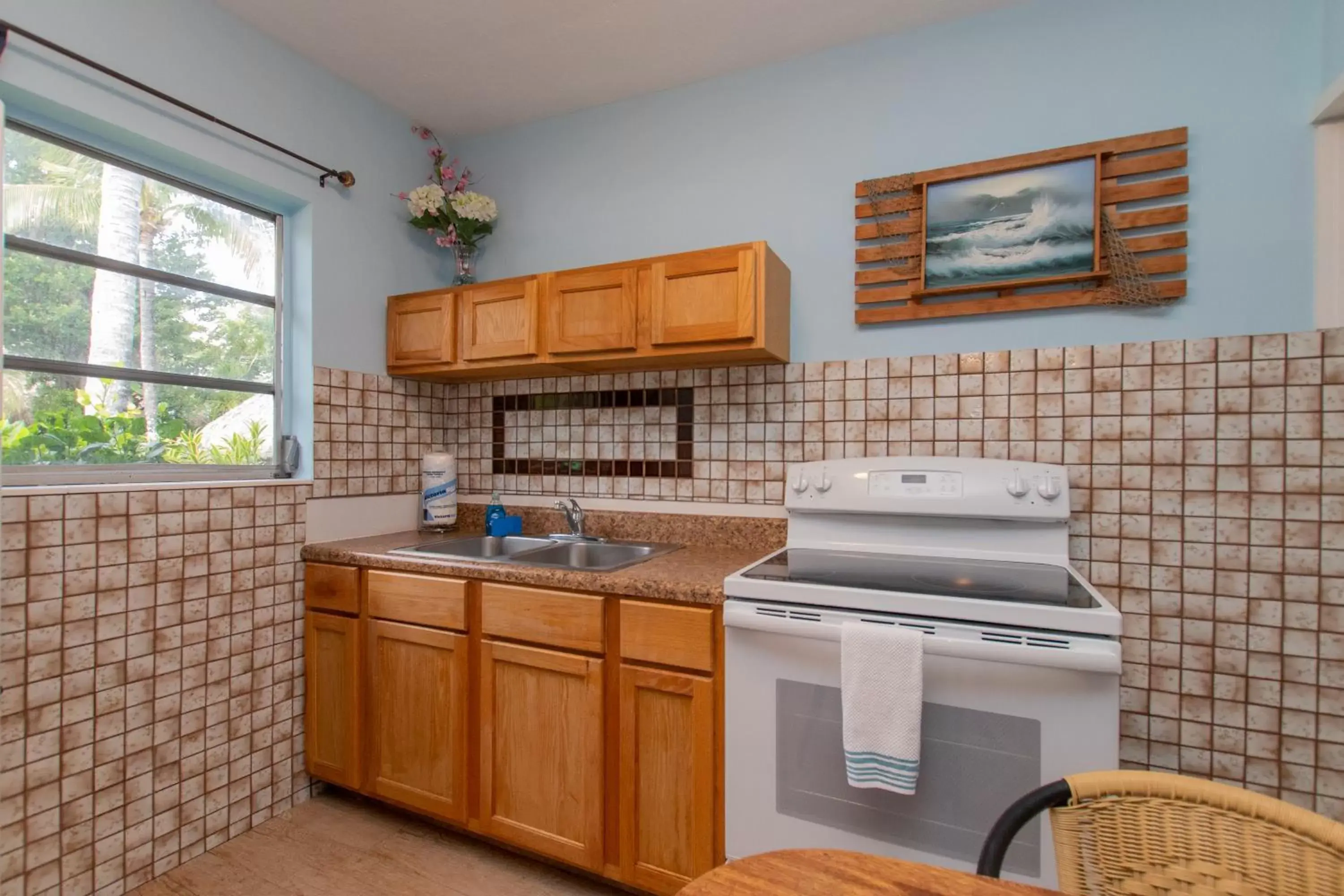 Kitchen/Kitchenette in Sunset Cove Beach Resort