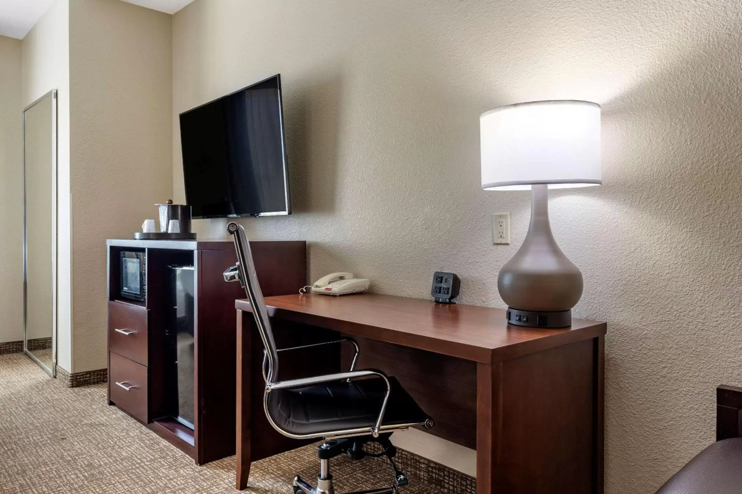 Photo of the whole room, TV/Entertainment Center in Comfort Suites Plano - Dallas North