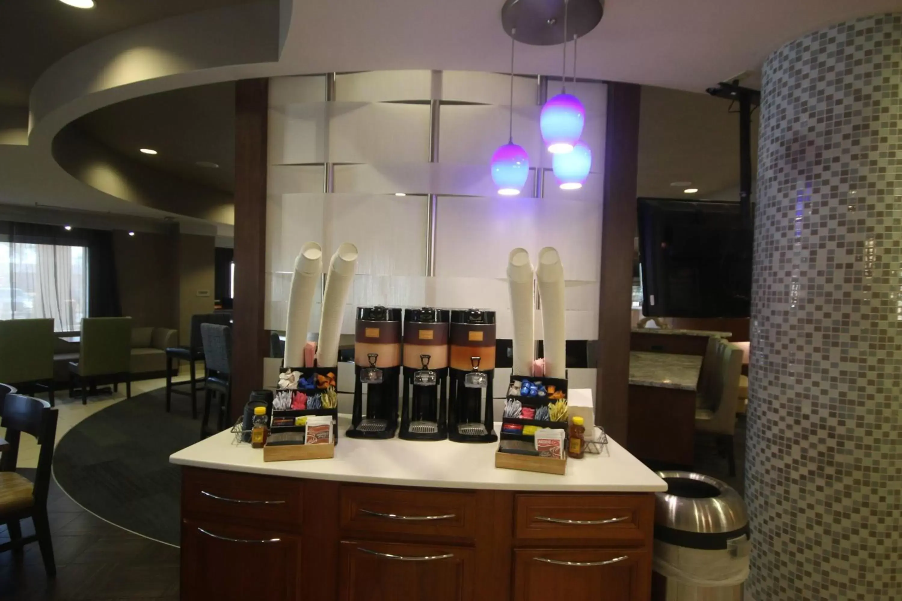 Restaurant/places to eat in SpringHill Suites by Marriott Charleston North