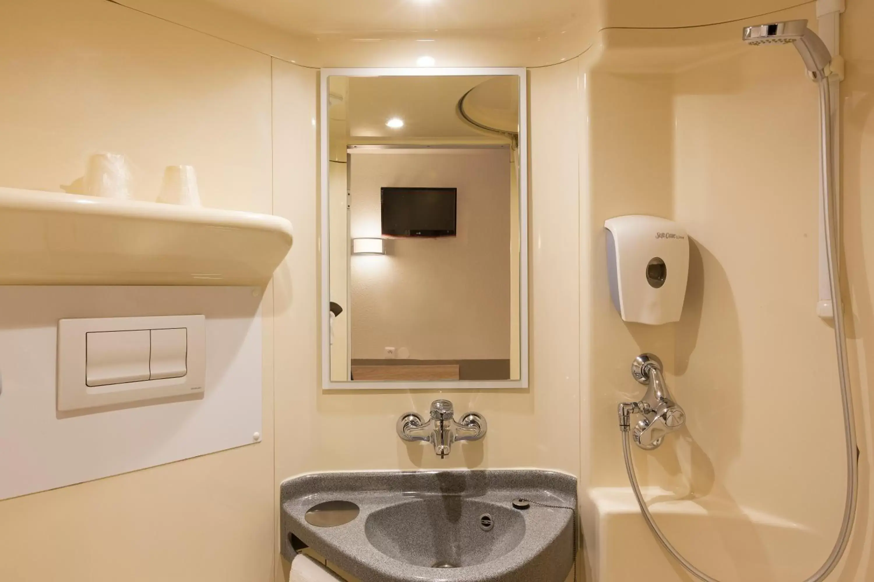 Bathroom in Premiere Classe Nantes Ouest - St Herblain