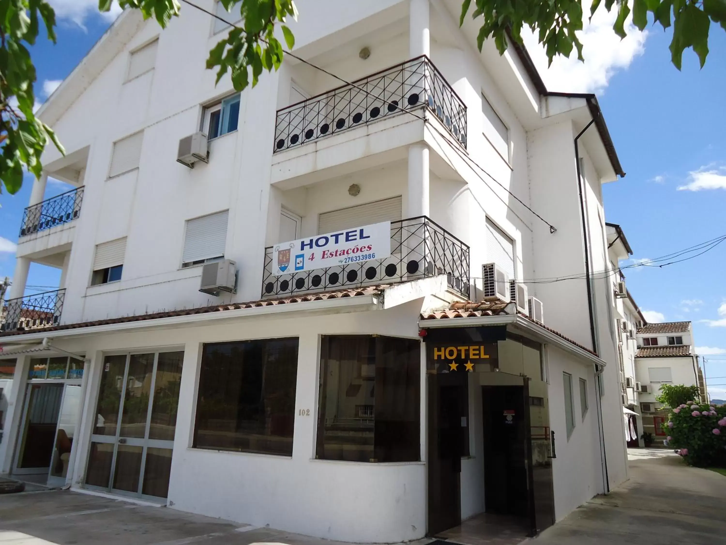 Facade/entrance, Property Building in Hotel 4 Estacoes