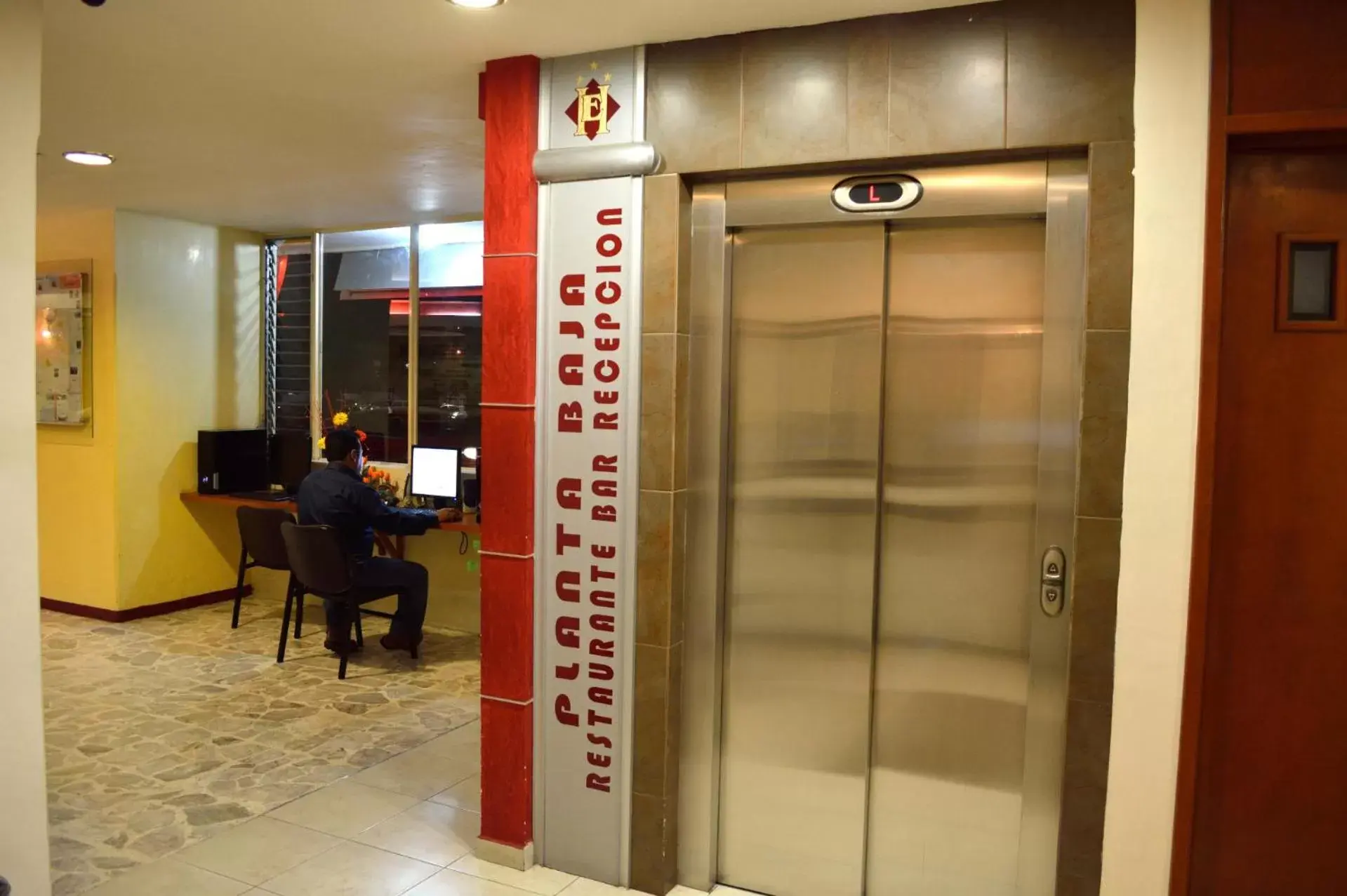 Facade/Entrance in Hotel Elizabeth Ciudad Deportiva