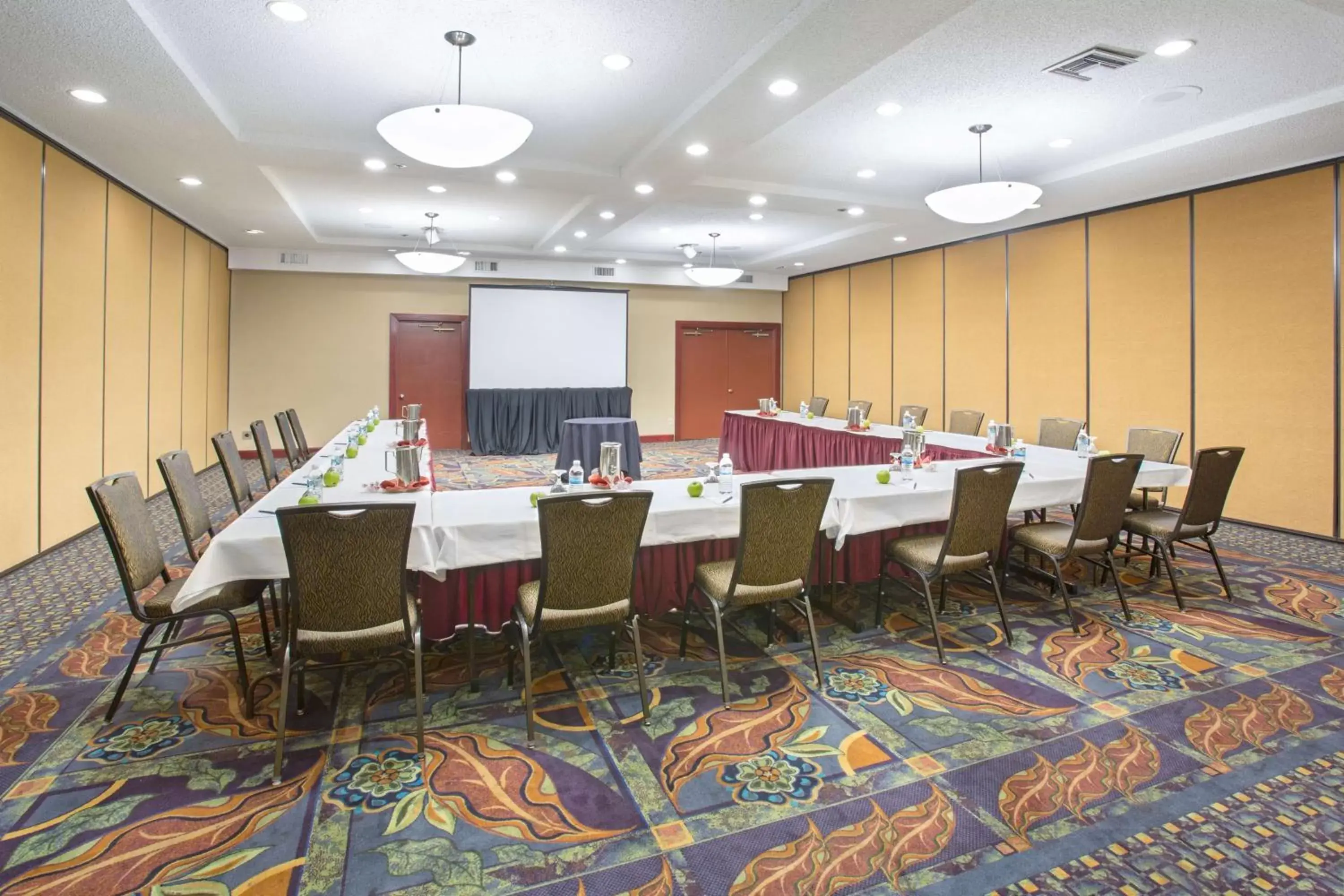 Meeting/conference room in Embassy Suites by Hilton Phoenix Biltmore