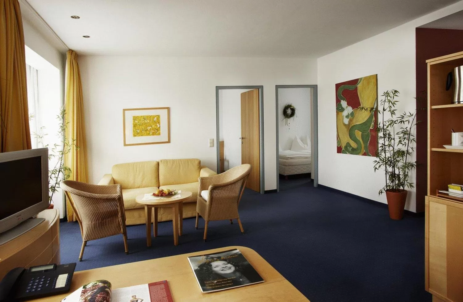 Living room, Bed in Apartment-Hotel Schaffenrath