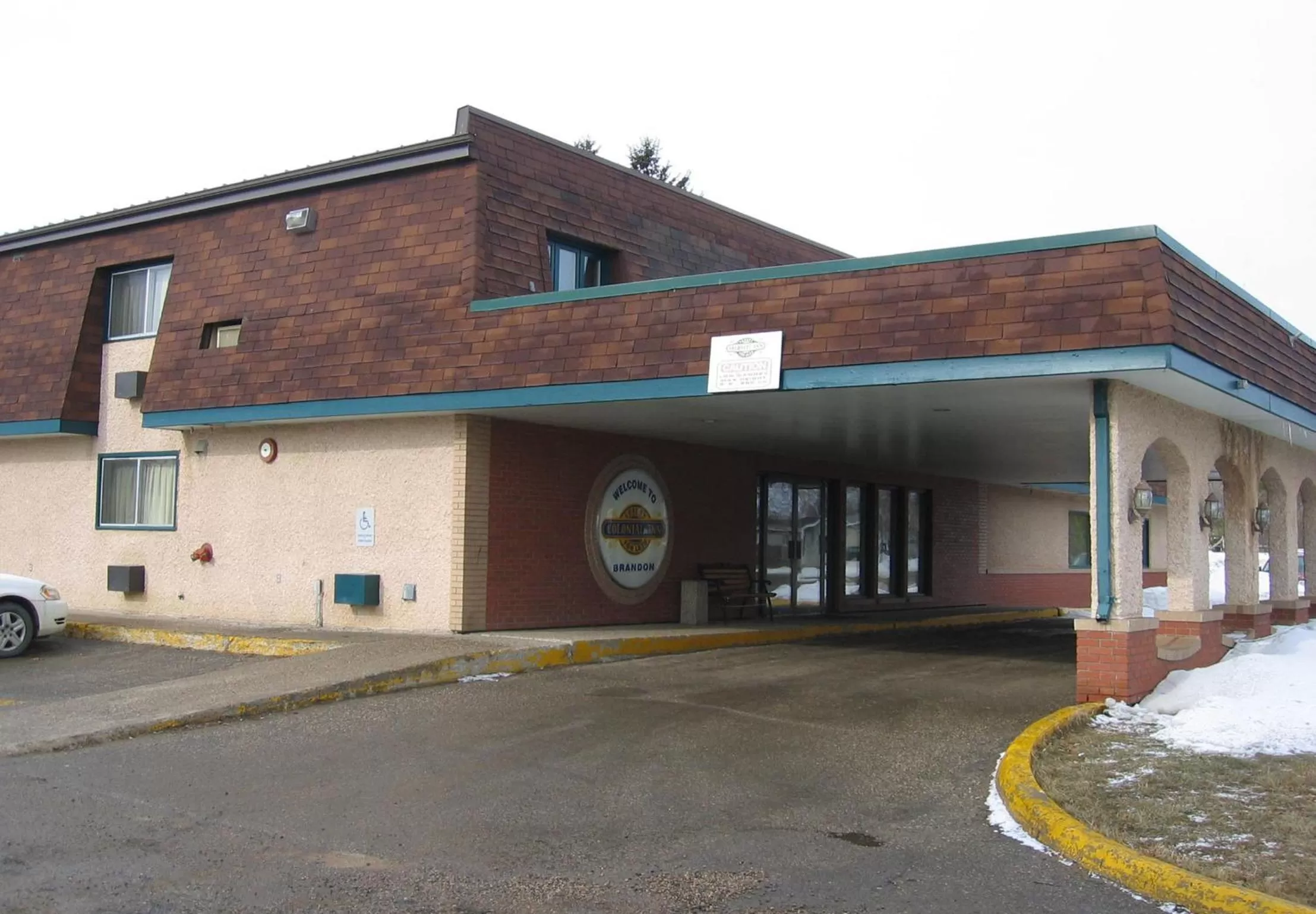 Facade/entrance in Colonial Inn