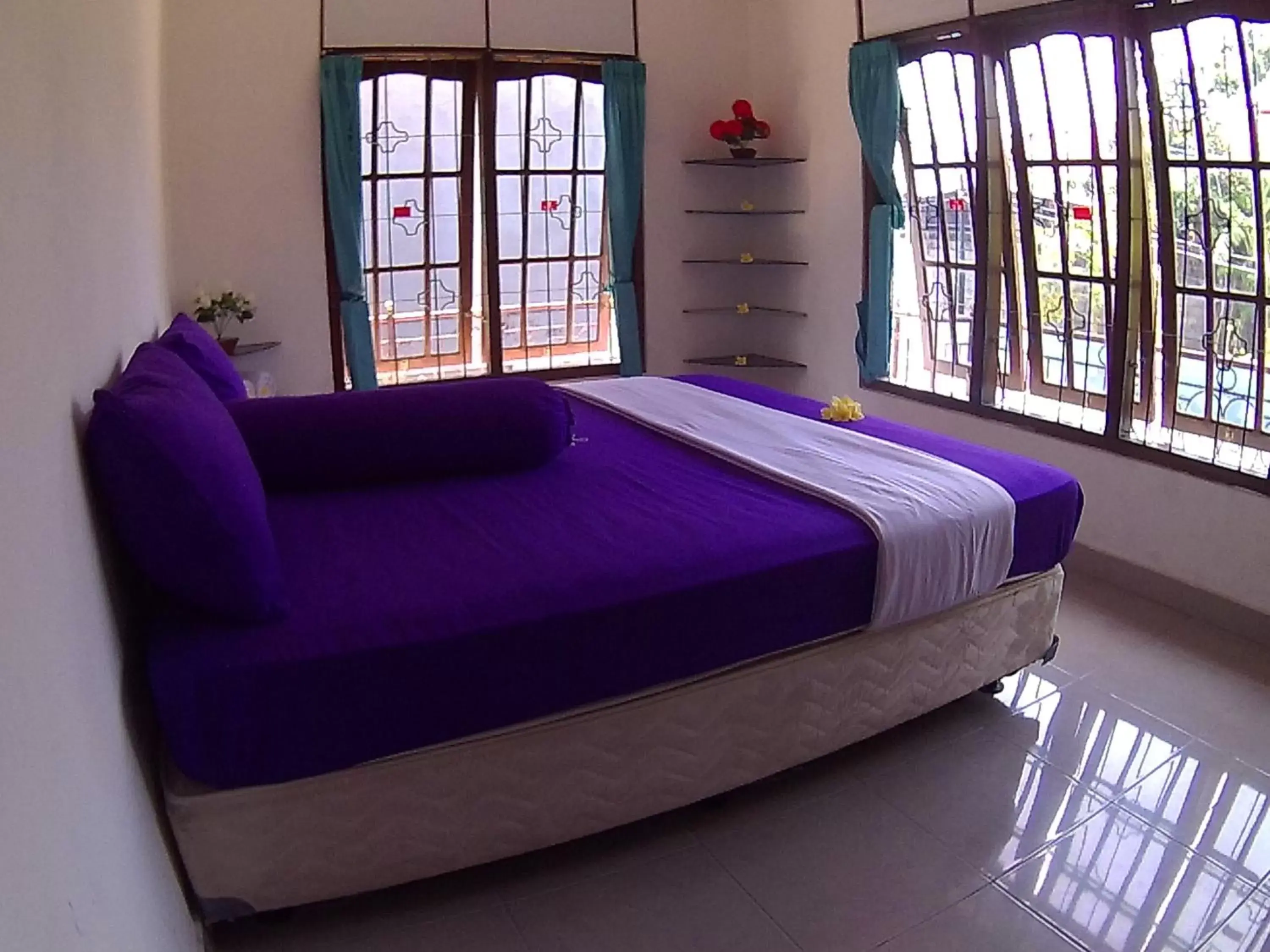 Double Room with Shared Bathroom in 24/7 Bed & Breakfast Double Room with Shared Bathroom in 24/7 Bed & Breakfast