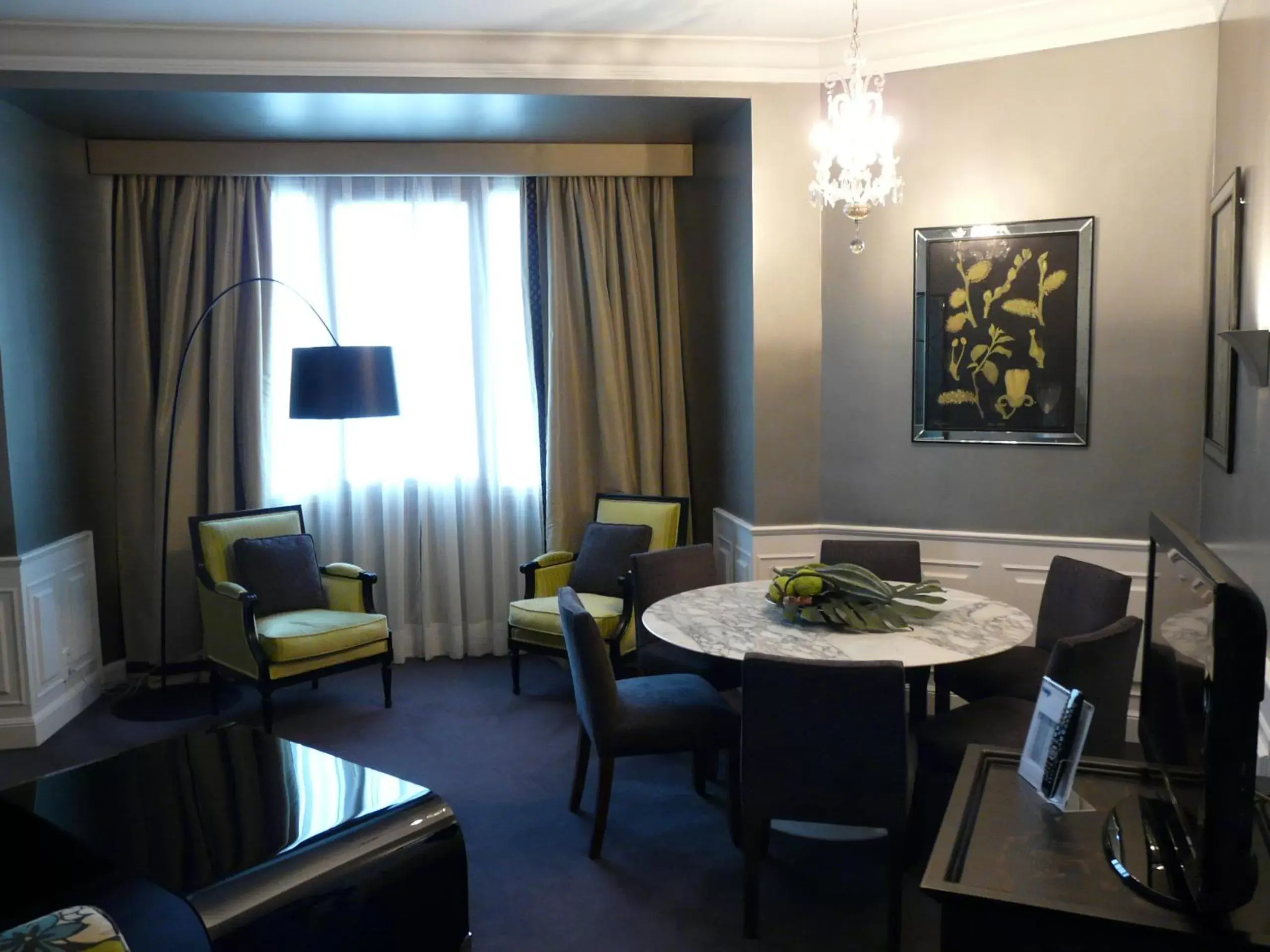 Living room, Seating Area in Hotel Carlton