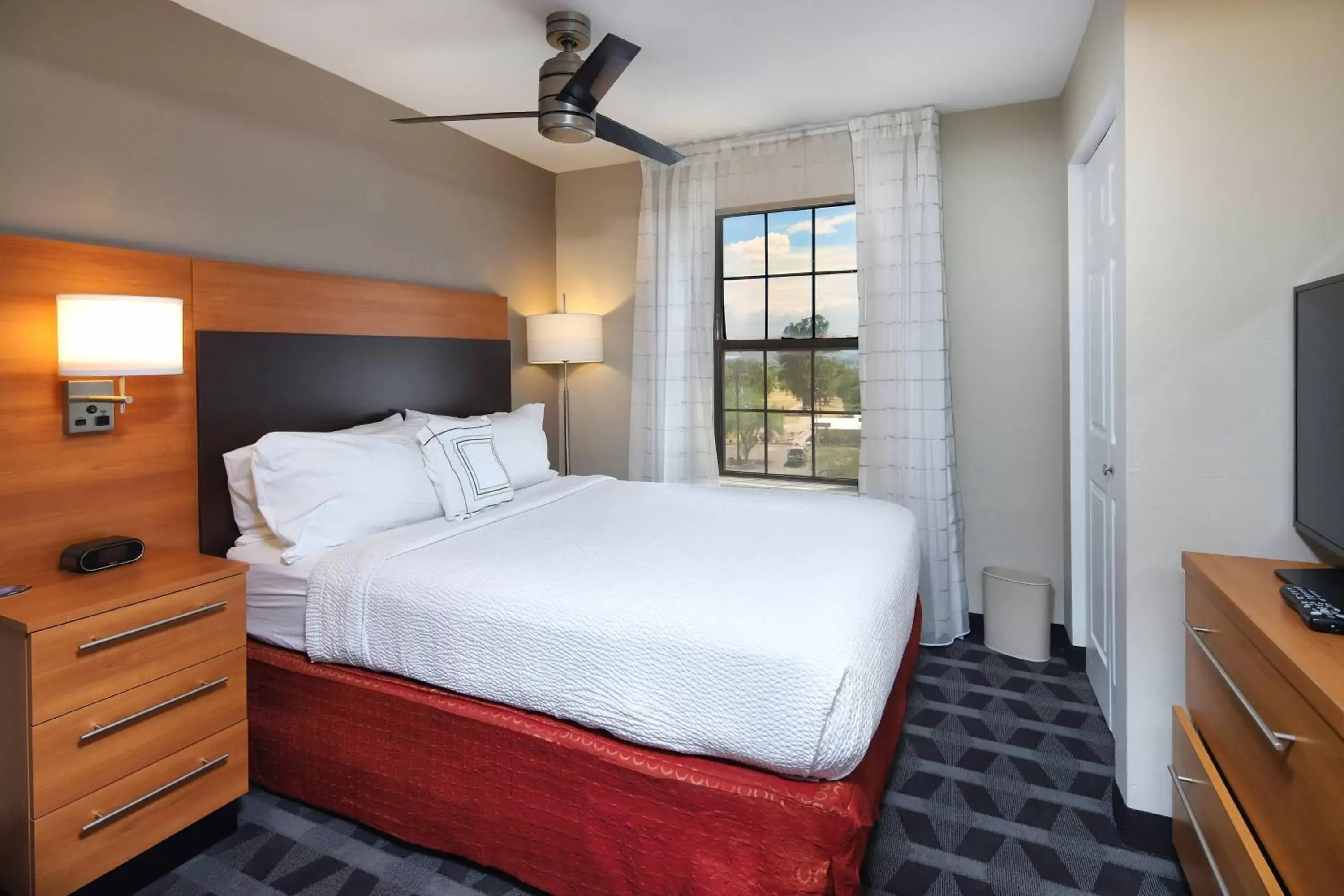 Bedroom, Bed in TownePlace Suites Tucson