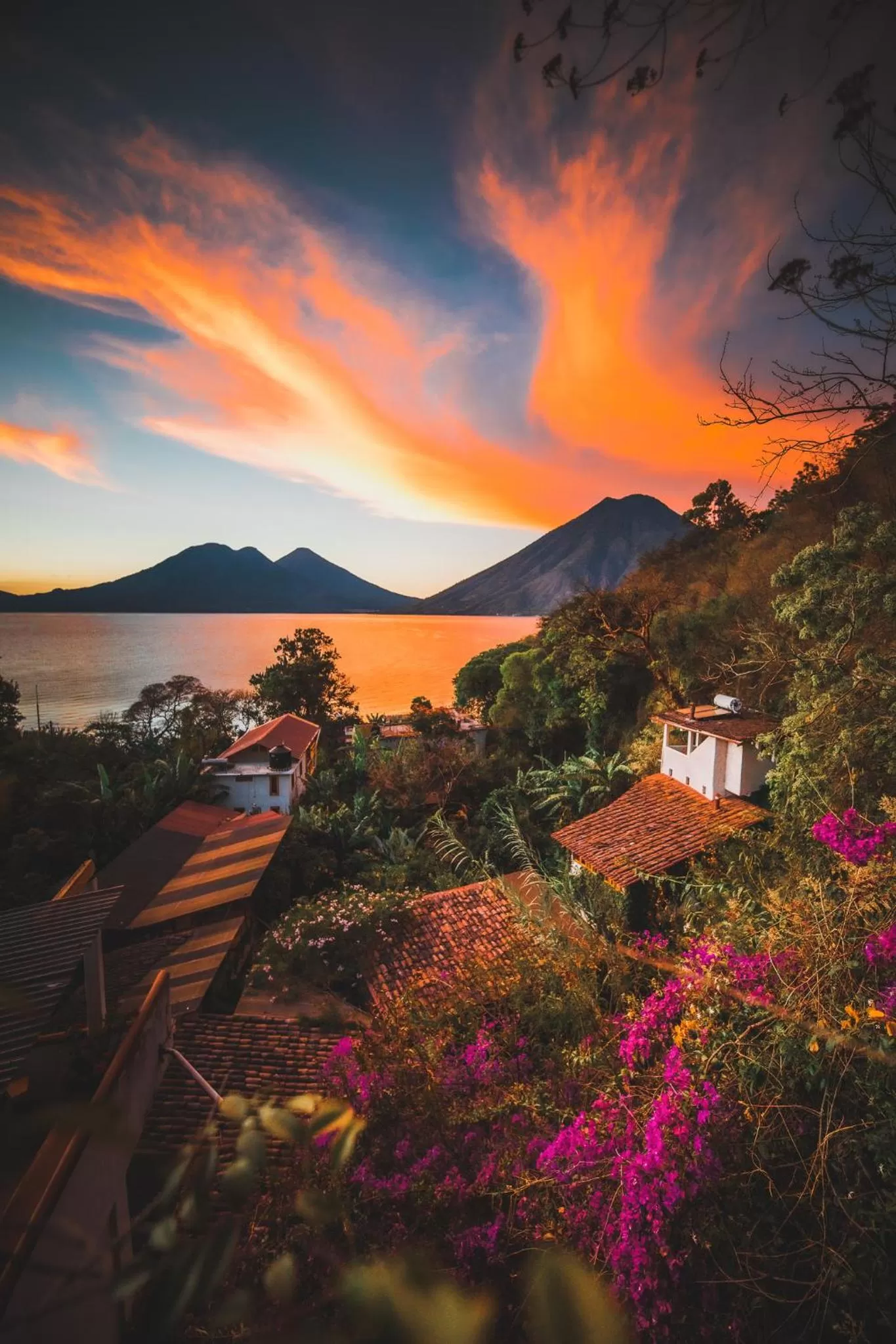 Lush Atitlán