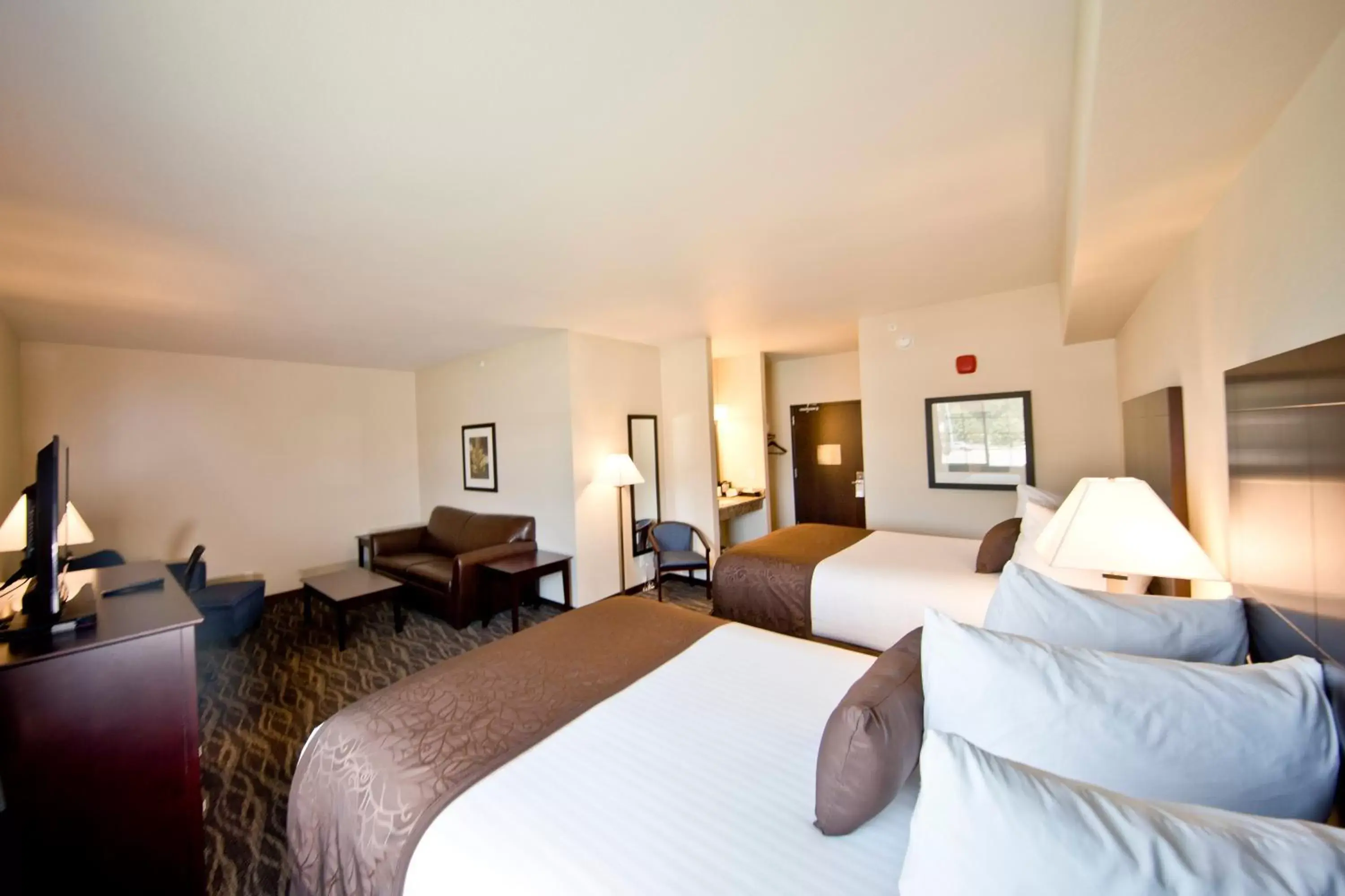 Bedroom, Bed in Cobblestone Inn & Suites -Clarinda