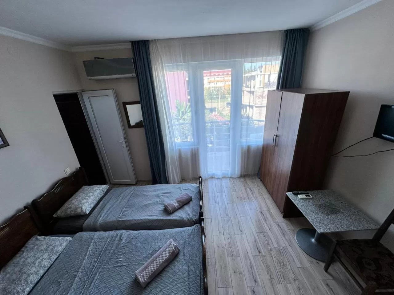 Photo of the whole room, Bed in National+