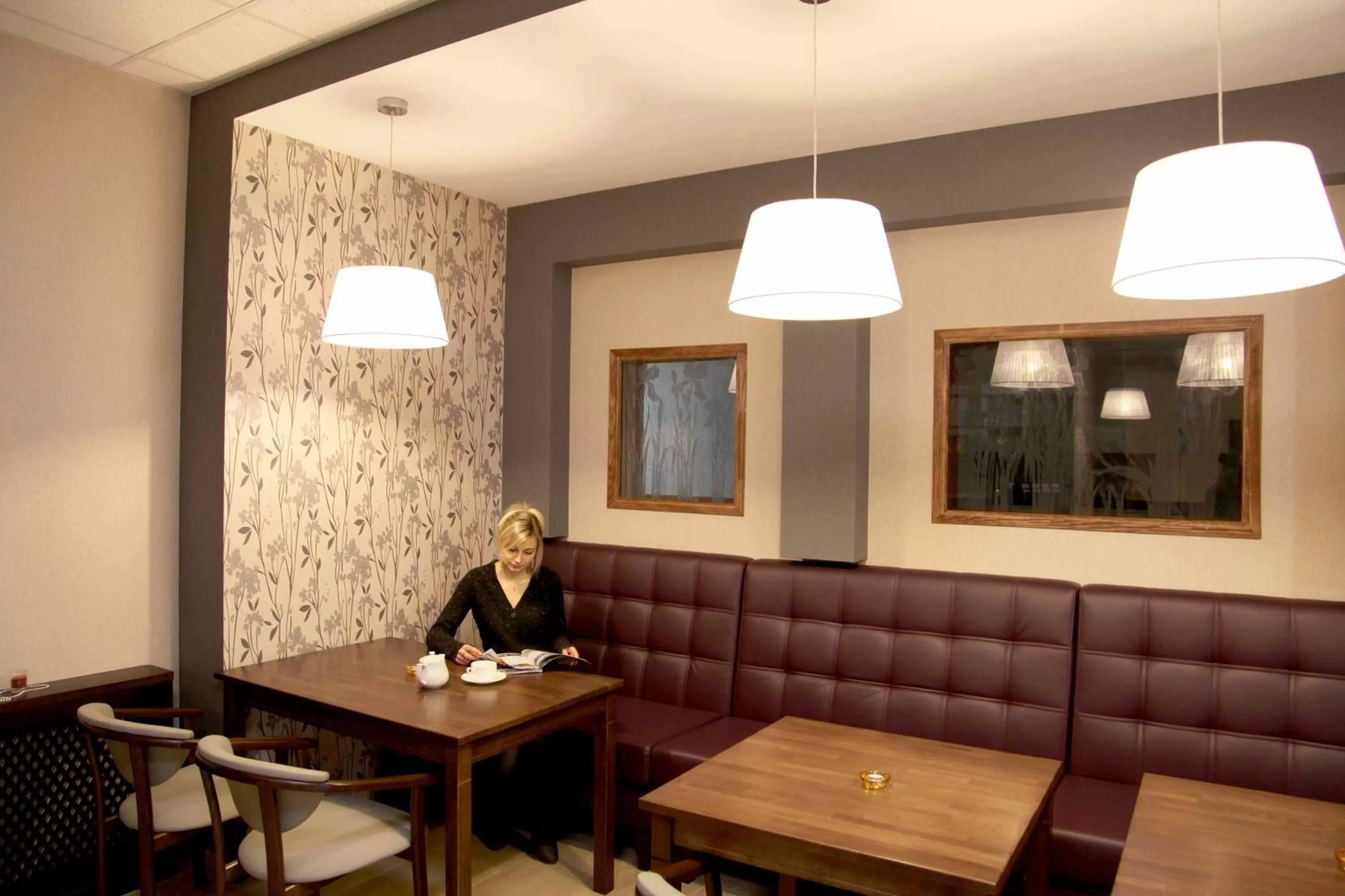 Lounge or bar in irisHotels