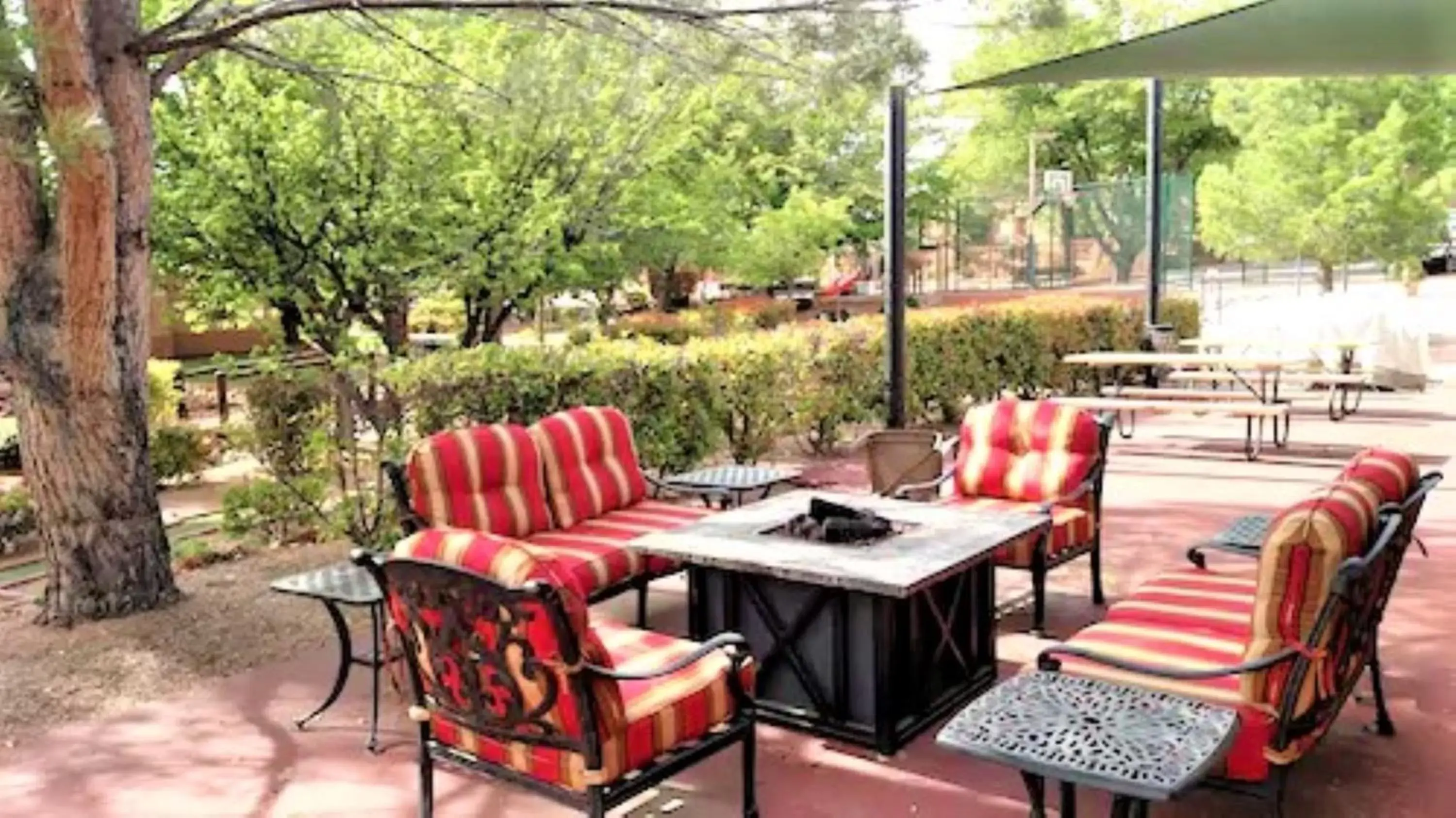 Patio, Restaurant/Places to Eat in Sedona Pines Resort