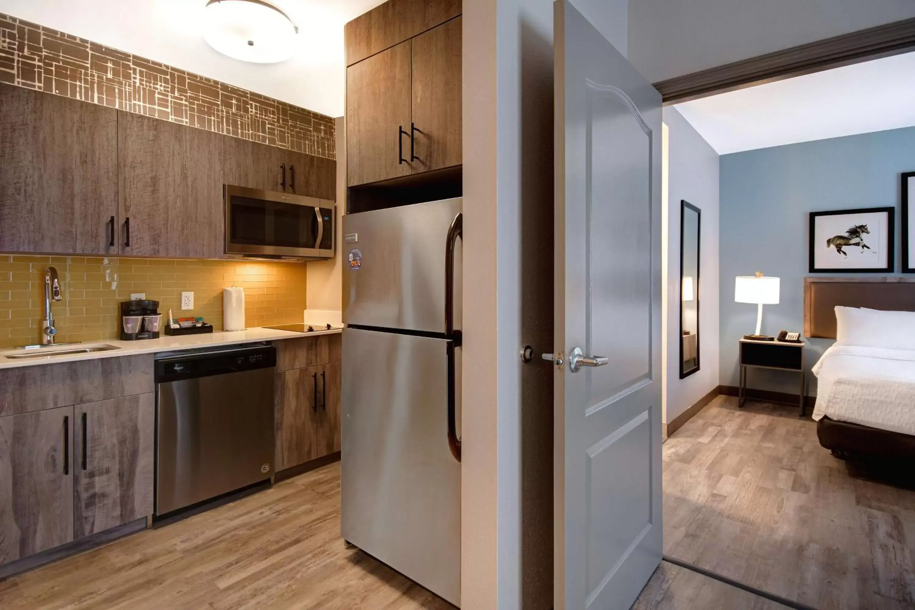 Bed, Kitchen/Kitchenette in Homewood Suites By Hilton Lexington