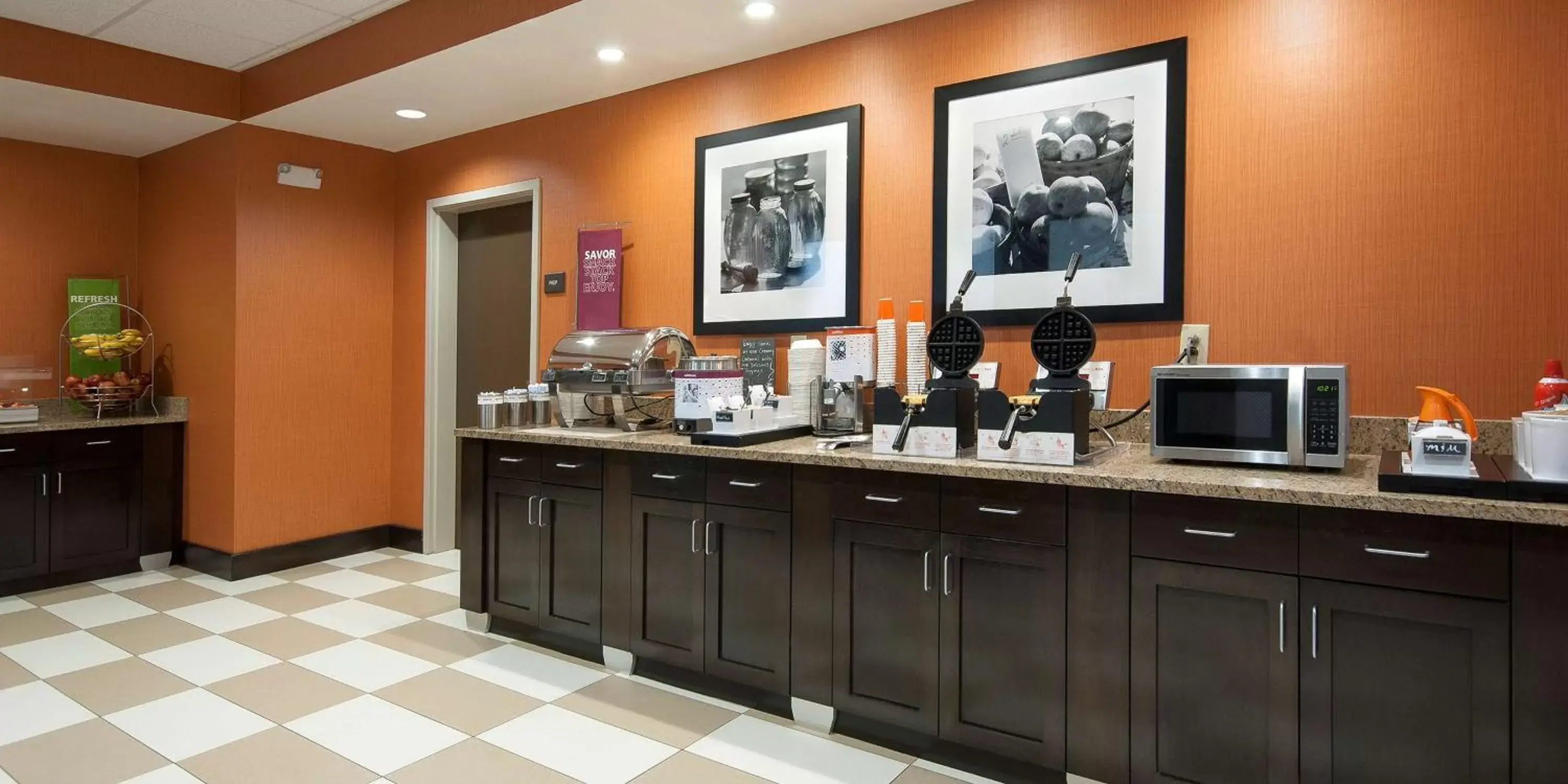 Dining area in Hampton Inn & Suites Seneca-Clemson Area
