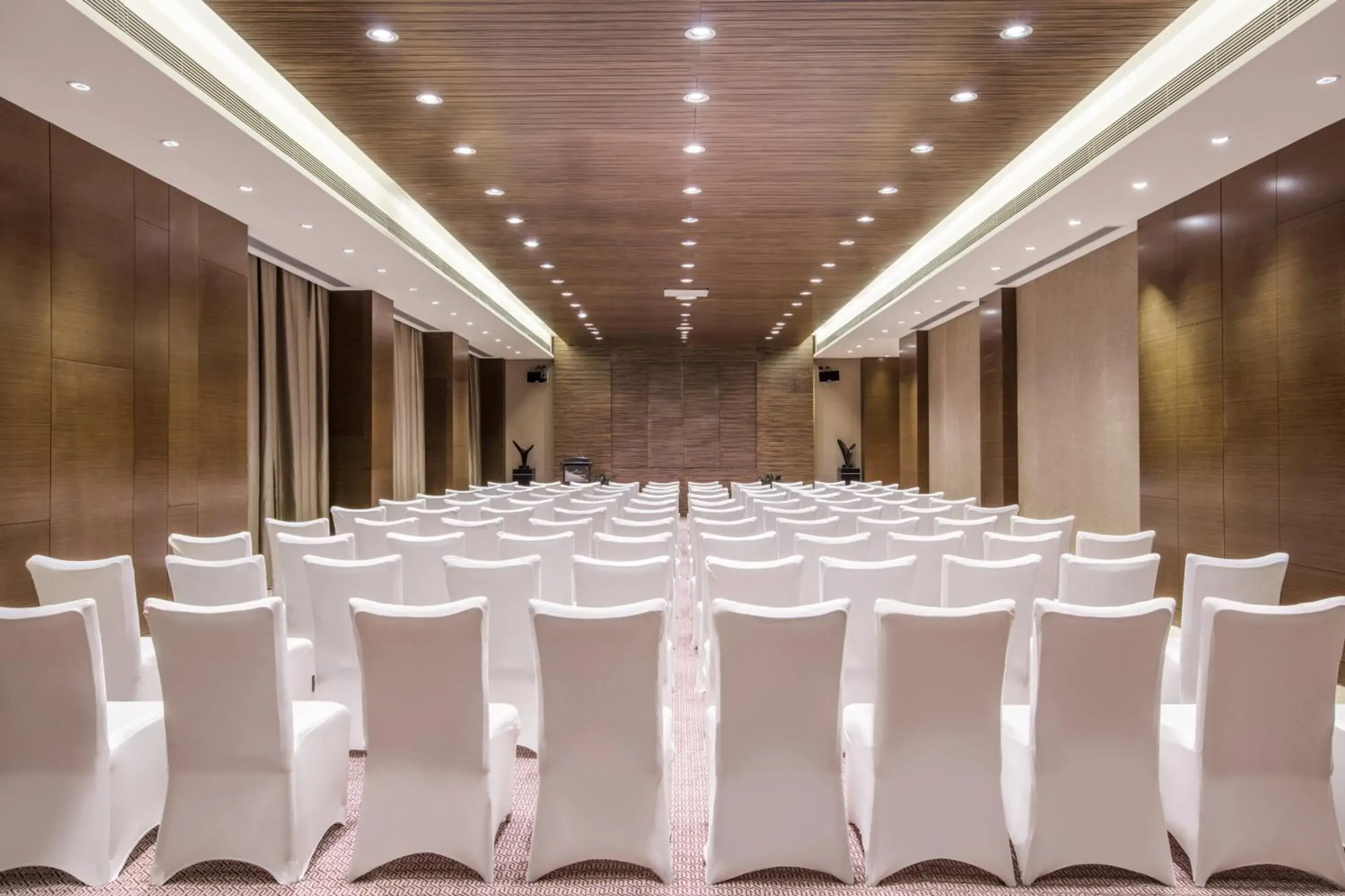 Meeting/conference room in Crowne Plaza Huangshan Yucheng, an IHG Hotel