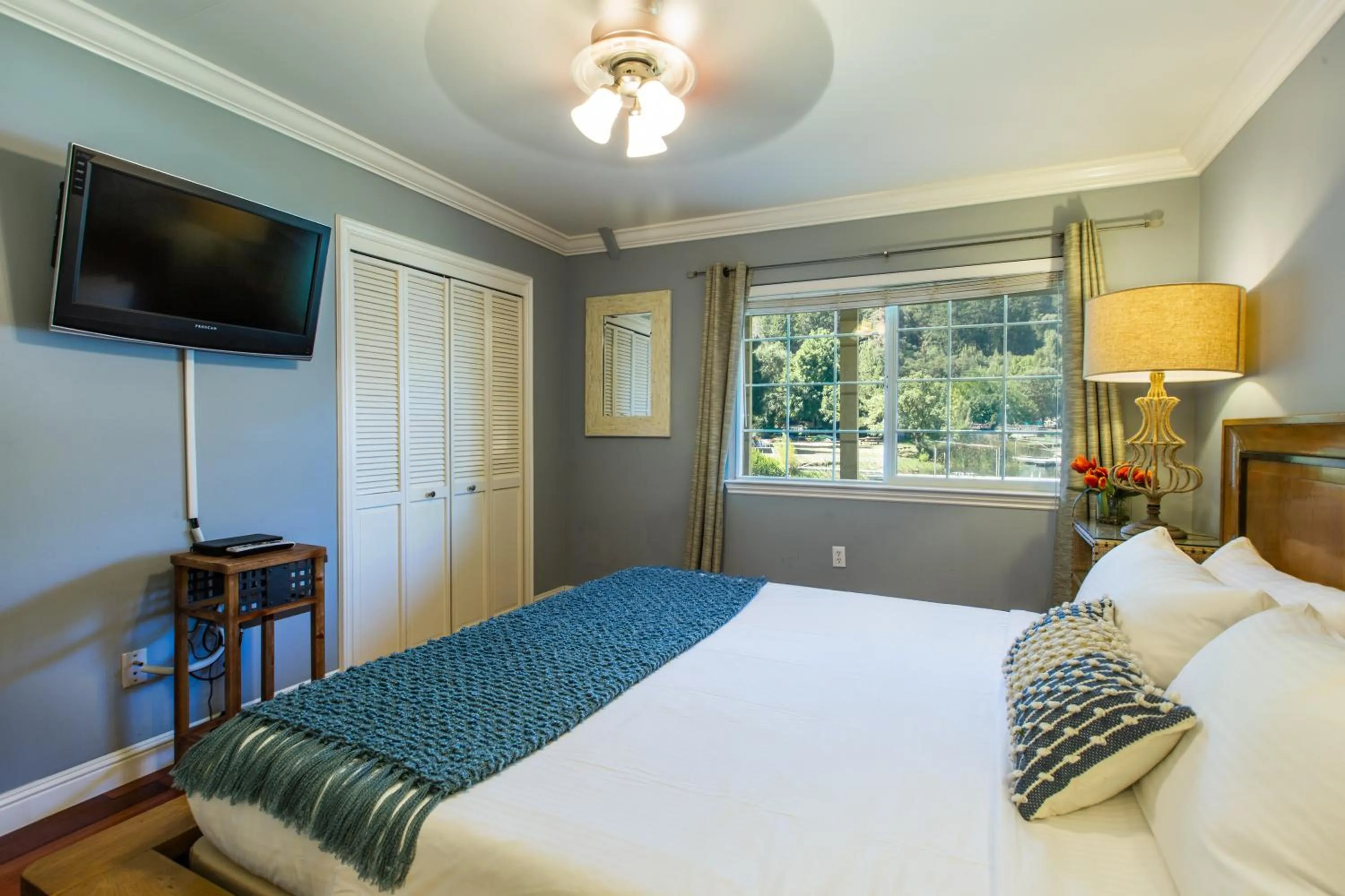 Bed in The Lodge at Blue Lakes