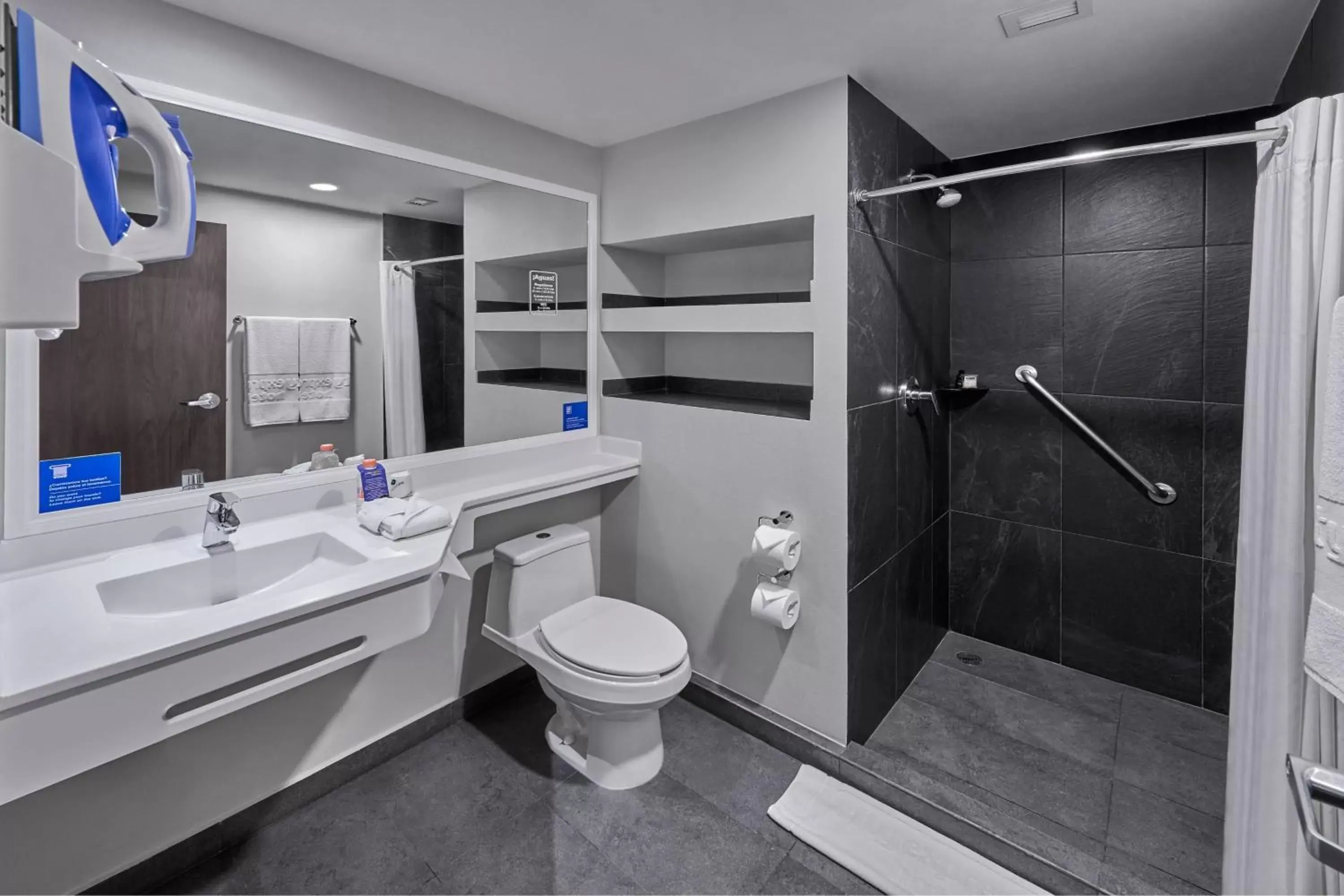 Bathroom in City Express by Marriott CDMX Tlalpan