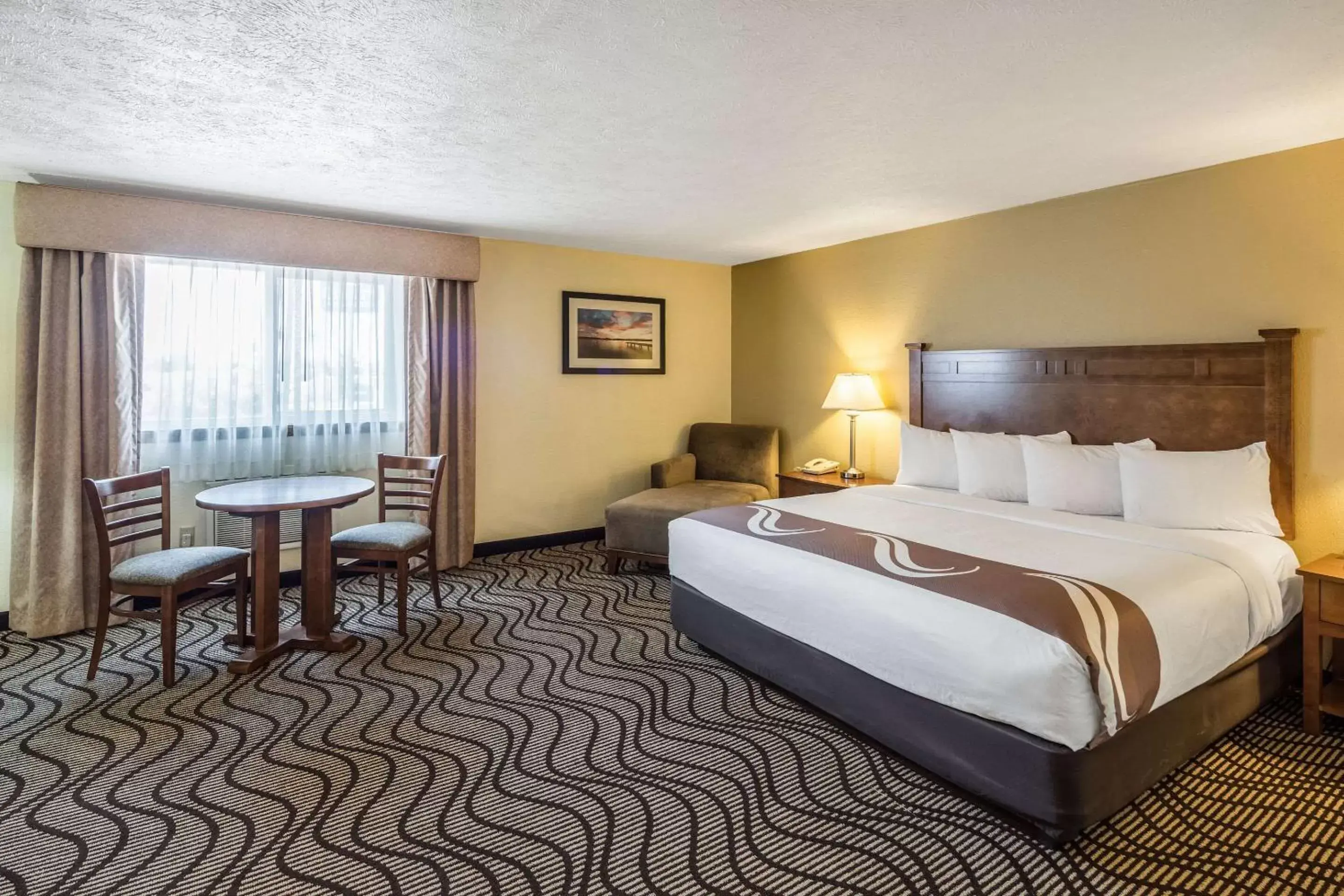 Photo of the whole room, Bed in Quality Inn & Suites Coeur d'Alene