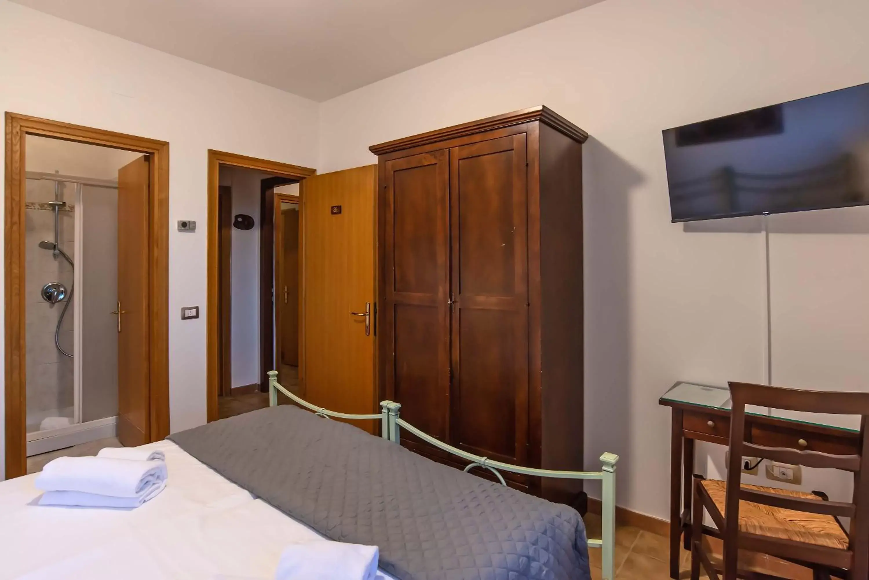 Photo of the whole room, Bed in Residenza di Campagna Montelleri
