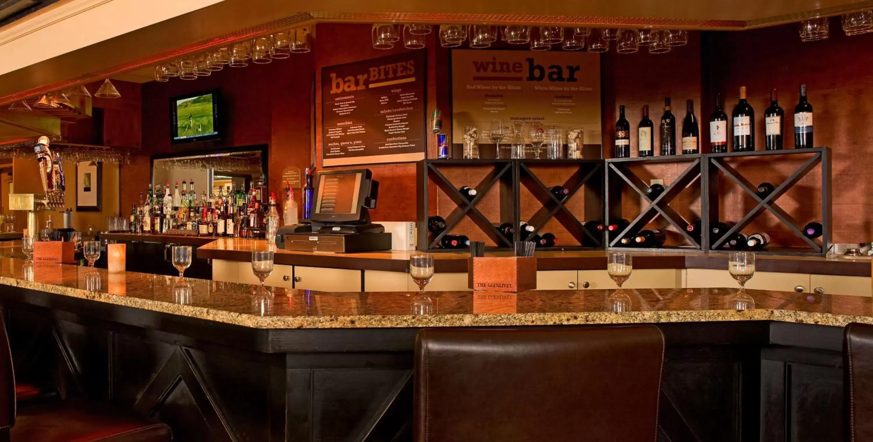 Lounge or bar in DoubleTree by Hilton Washington Meadow Lands Casino Area Lounge or bar in DoubleTree by Hilton Washington Meadow Lands Casino Area