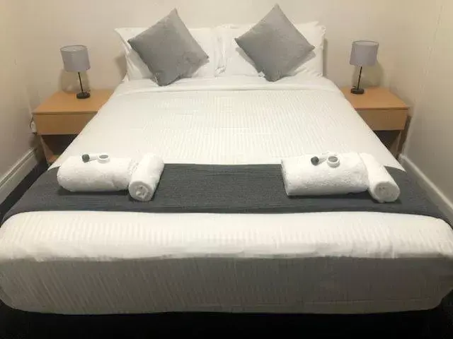 Bed in Sydney Junction Hotel