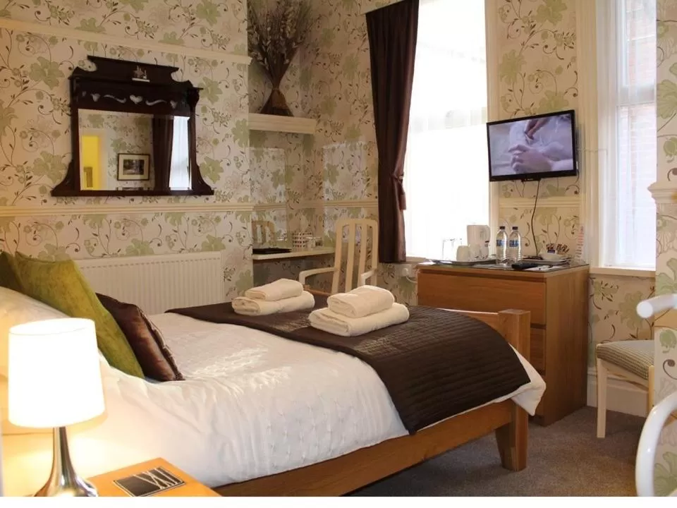 Small Double Room in Athol House