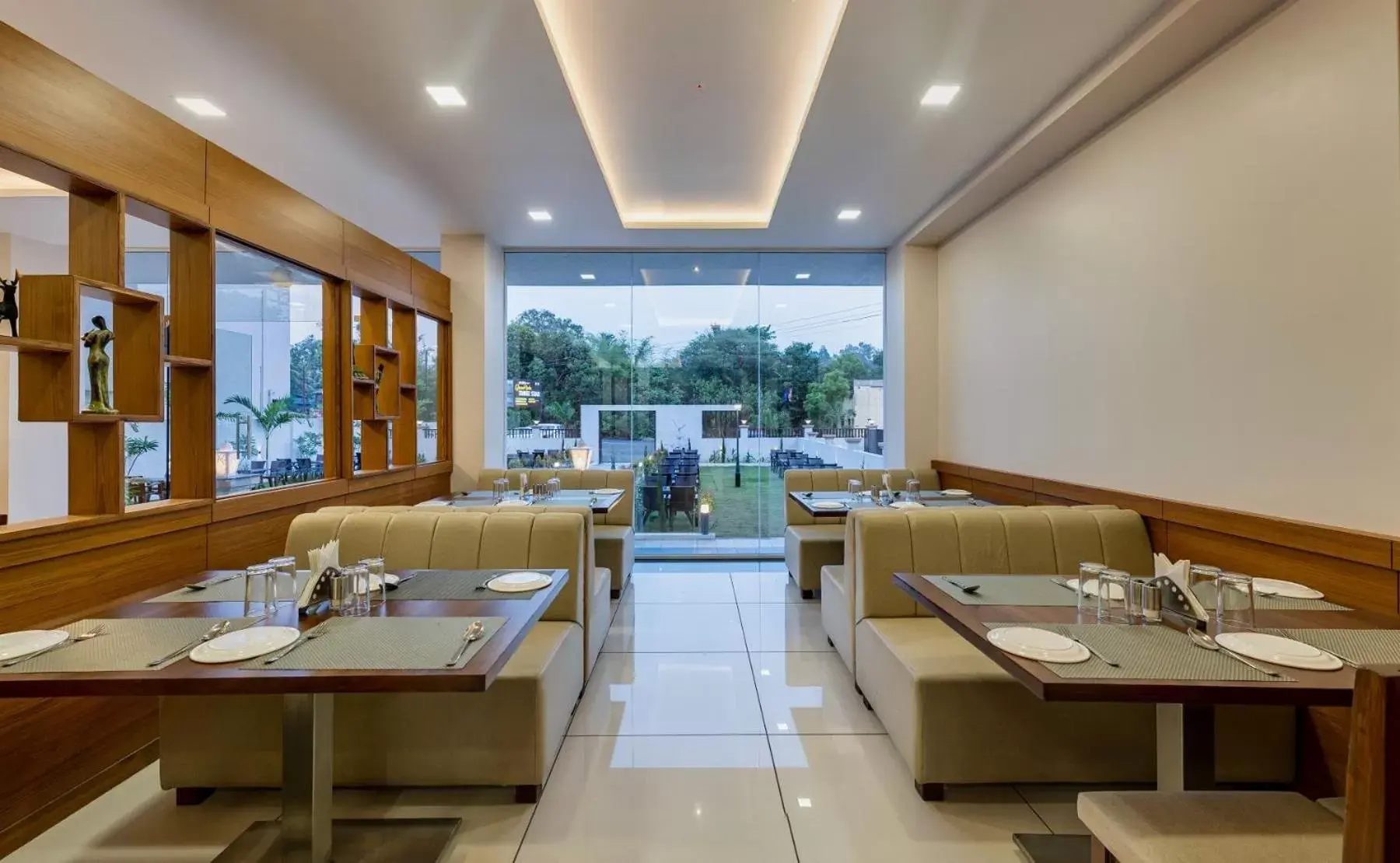 Restaurant/places to eat in Hotel Grand Indu, 3 Star Kolhapur Restaurant/places to eat in Hotel Grand Indu, 3 Star Kolhapur